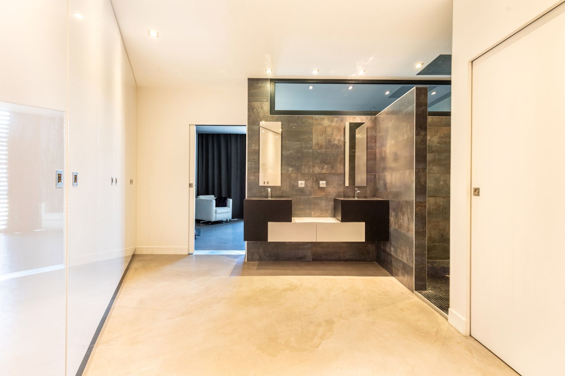 luxury house 7 Rooms for sale on BORDEAUX (33000)