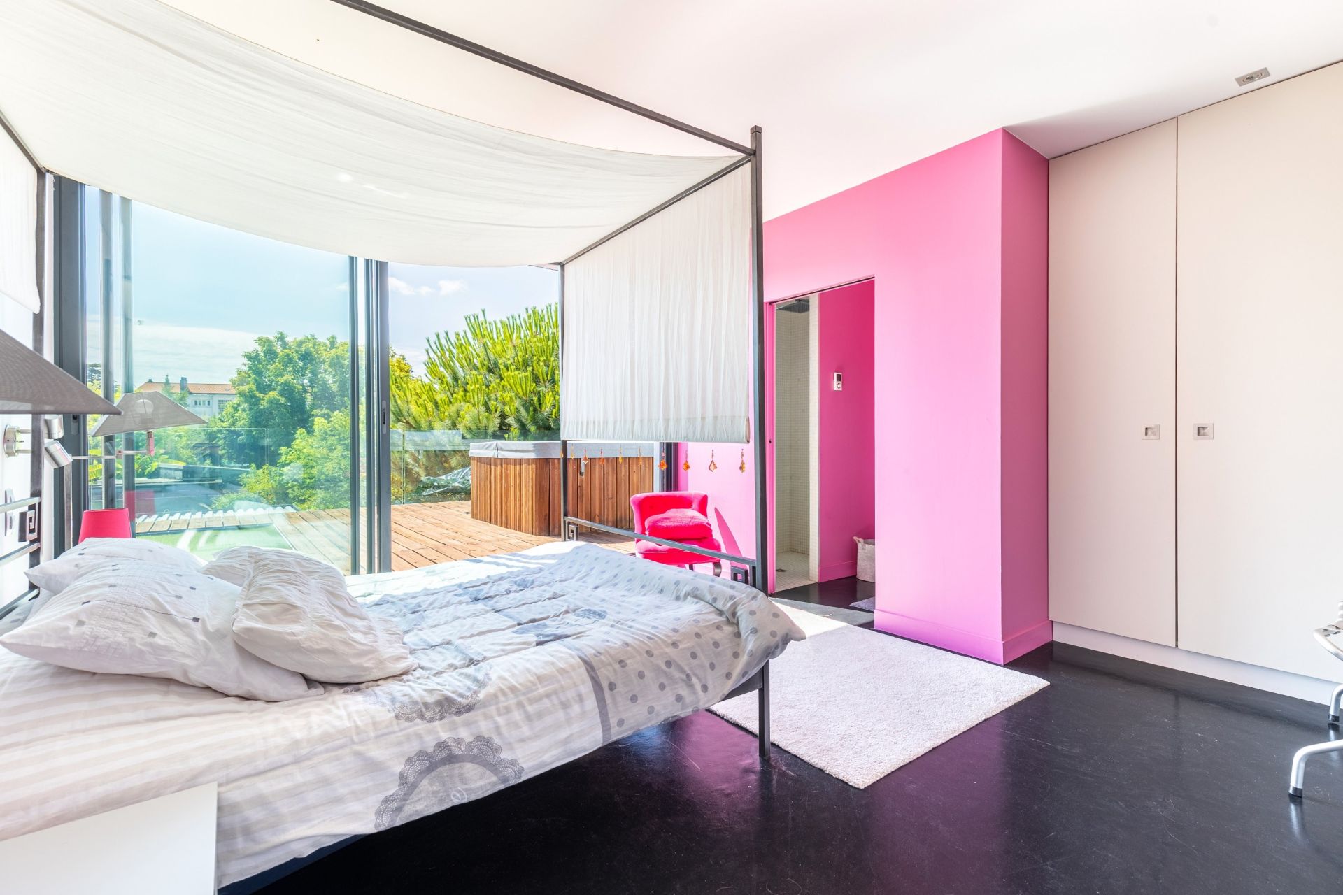 luxury house 7 Rooms for sale on BORDEAUX (33000)