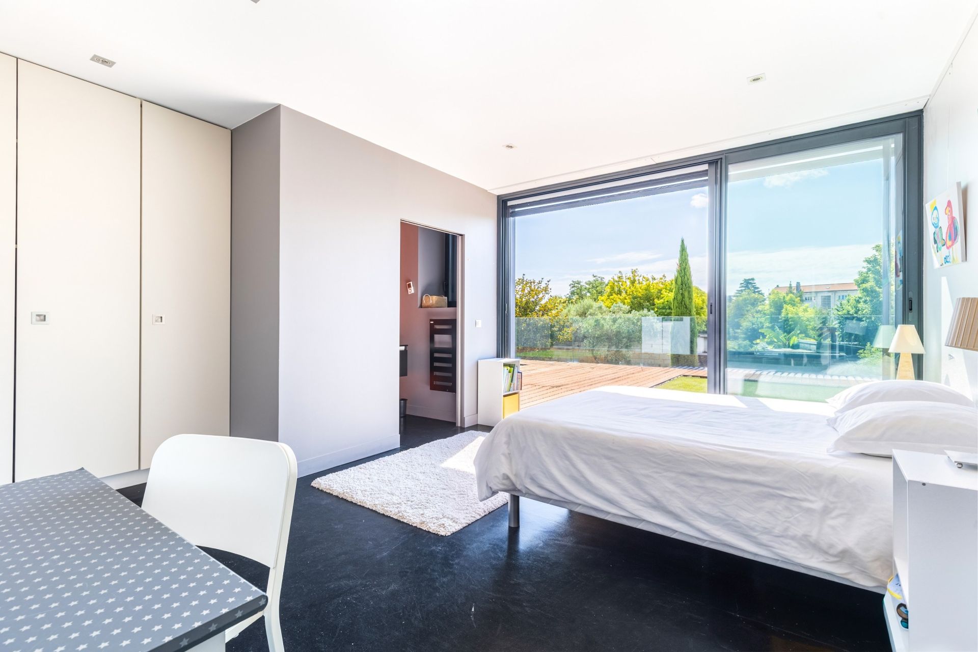 luxury house 7 Rooms for sale on BORDEAUX (33000)