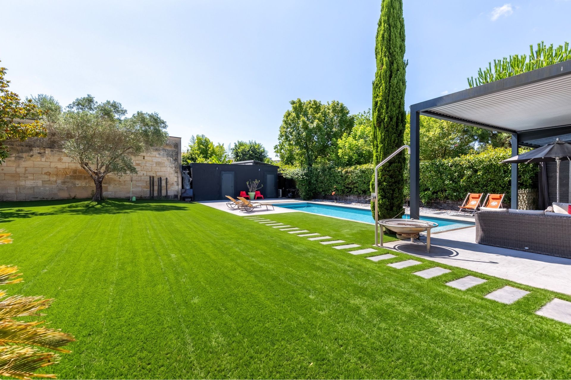 luxury house 7 Rooms for sale on BORDEAUX (33000)