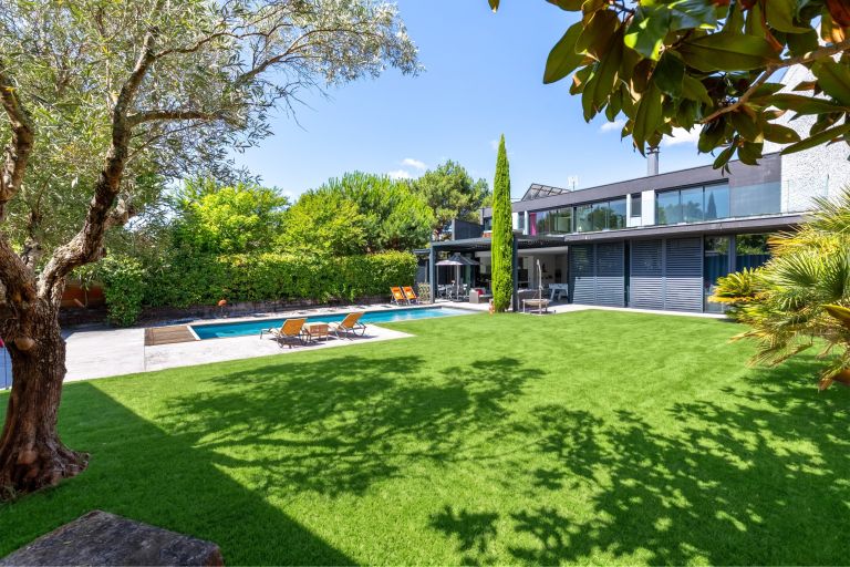 luxury house 7 Rooms for sale on BORDEAUX (33000)