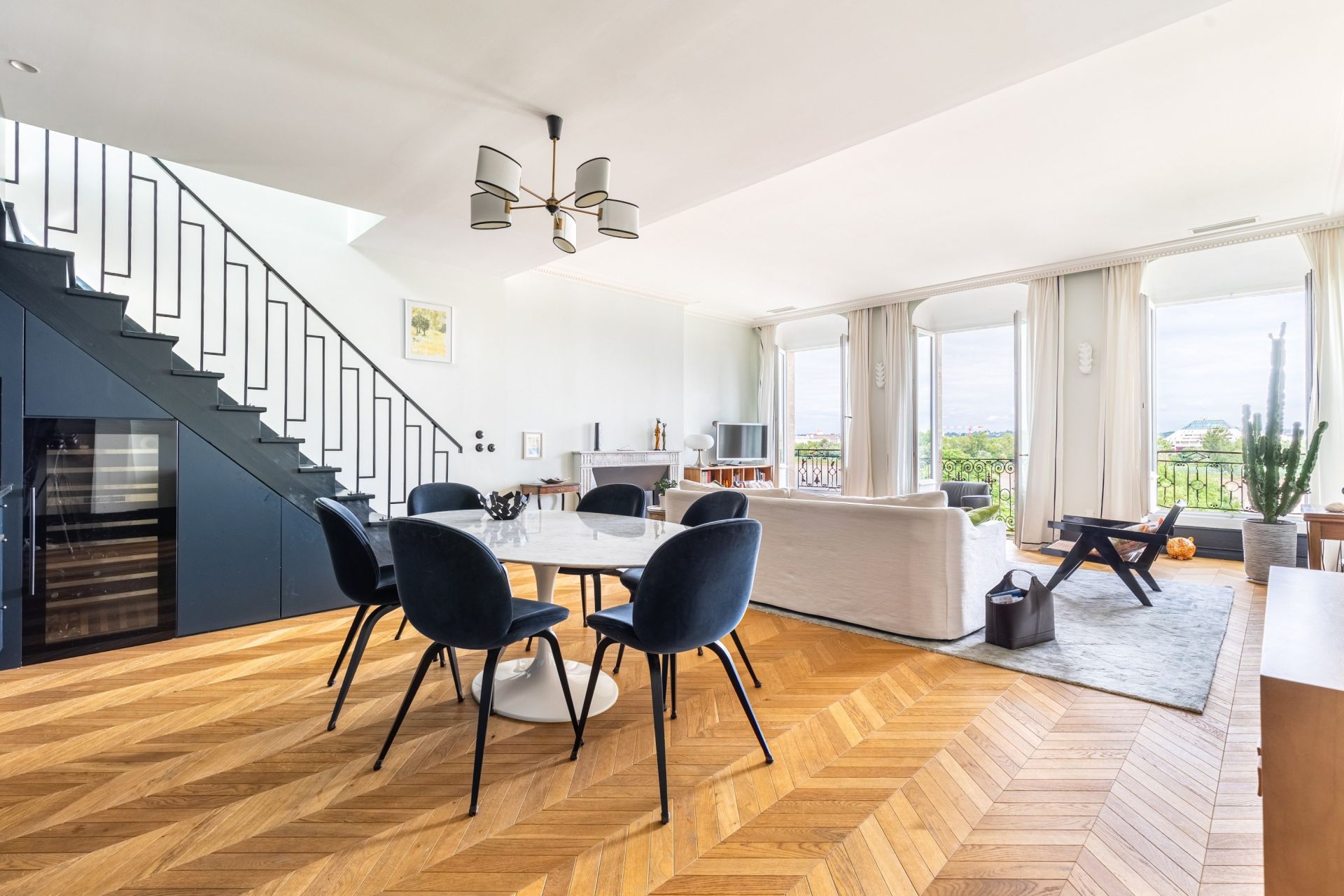 luxury apartment 4 Rooms for sale on BORDEAUX (33000)