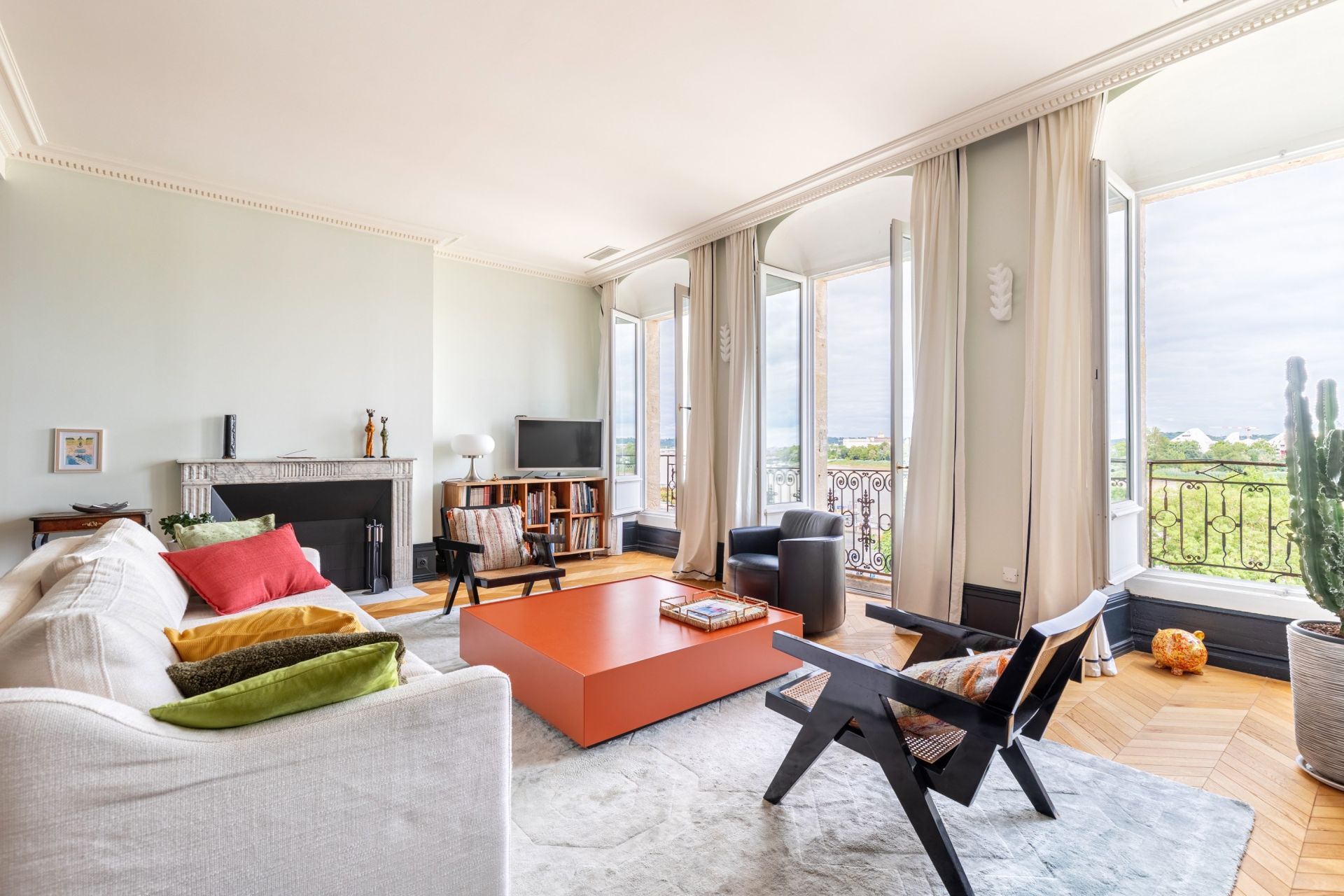 luxury apartment 4 Rooms for sale on BORDEAUX (33000)