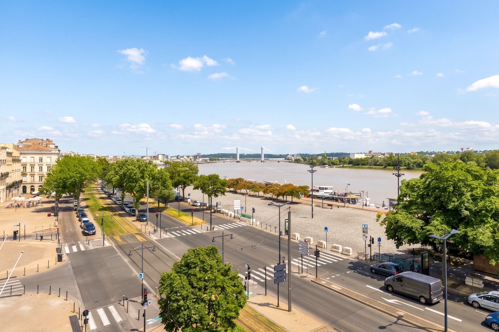 luxury apartment 4 Rooms for sale on BORDEAUX (33000)