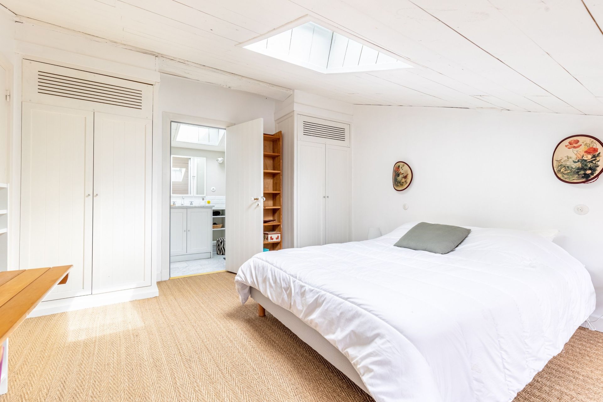luxury apartment 4 Rooms for sale on BORDEAUX (33000)