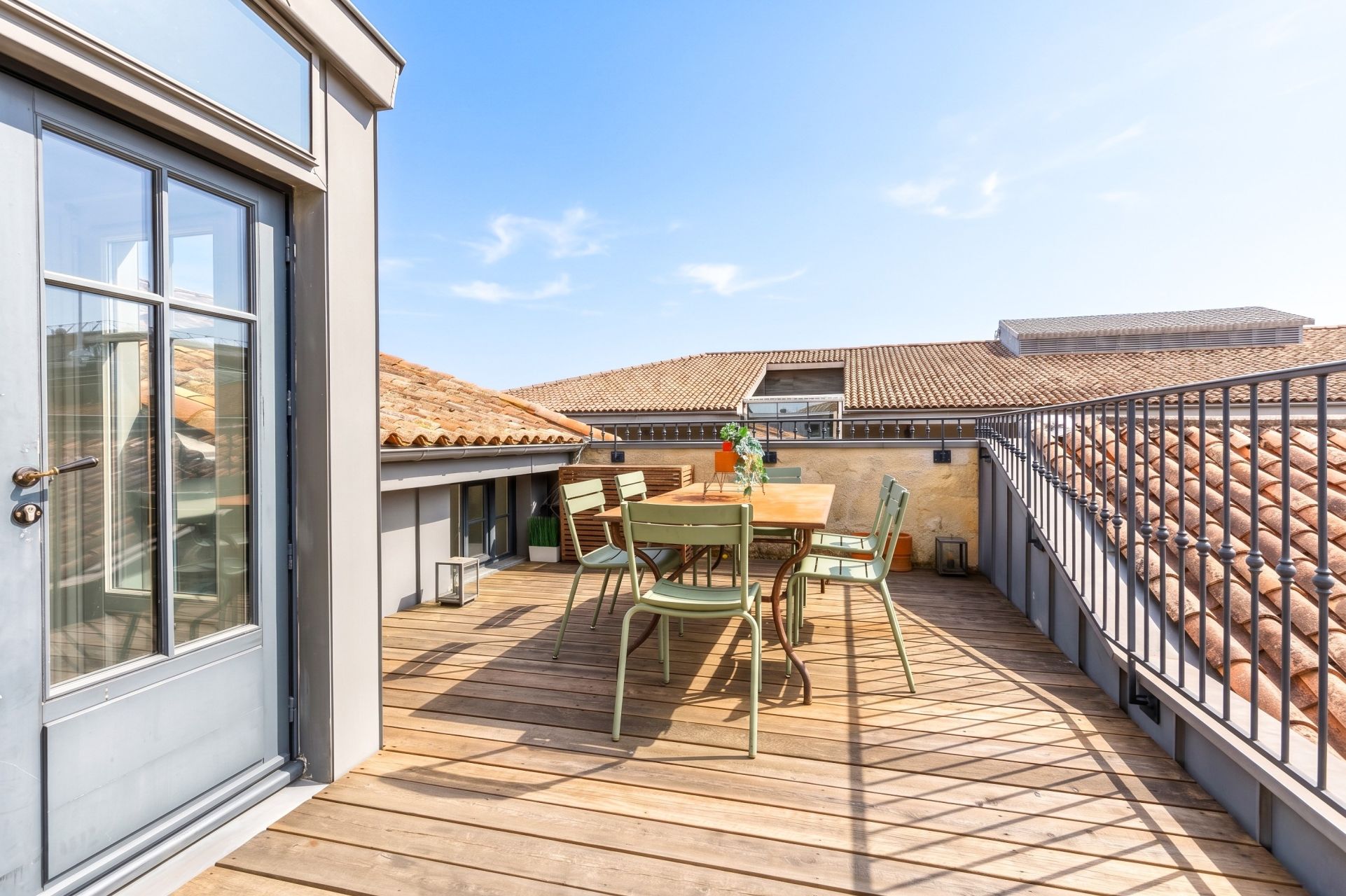 luxury apartment 4 Rooms for sale on BORDEAUX (33000)