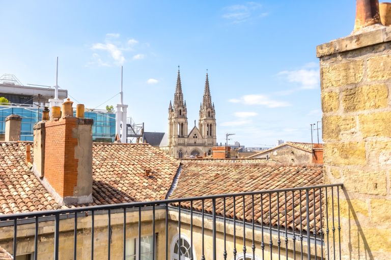 luxury apartment 4 Rooms for sale on BORDEAUX (33000)