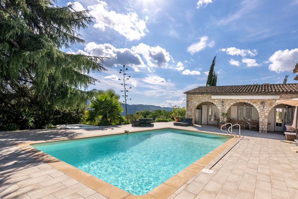 luxury villa 10 Rooms for sale on PEYMEINADE (06530)