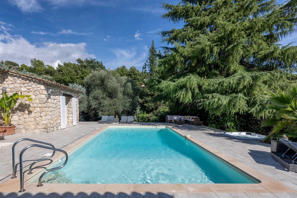 luxury villa 10 Rooms for sale on PEYMEINADE (06530)