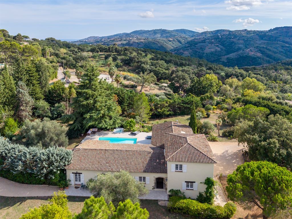 luxury villa 10 Rooms for sale on PEYMEINADE (06530)