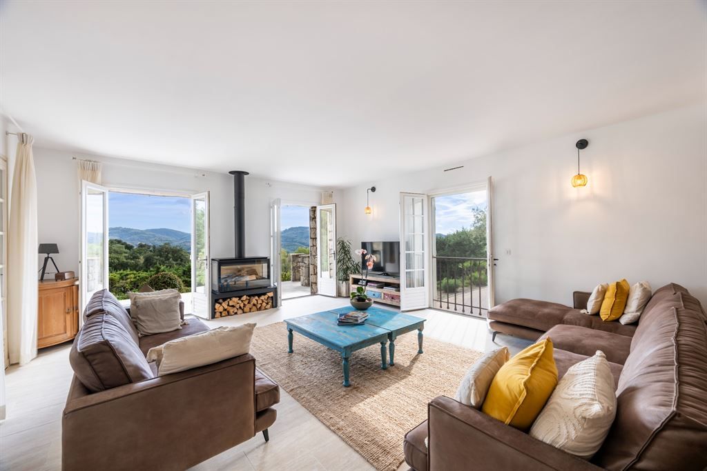 luxury villa 10 Rooms for sale on PEYMEINADE (06530)