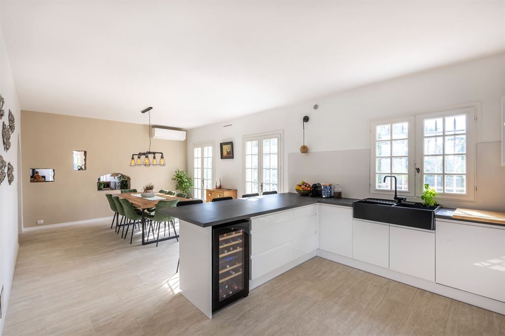 luxury villa 10 Rooms for sale on PEYMEINADE (06530)