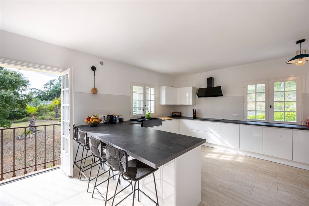 luxury villa 10 Rooms for sale on PEYMEINADE (06530)