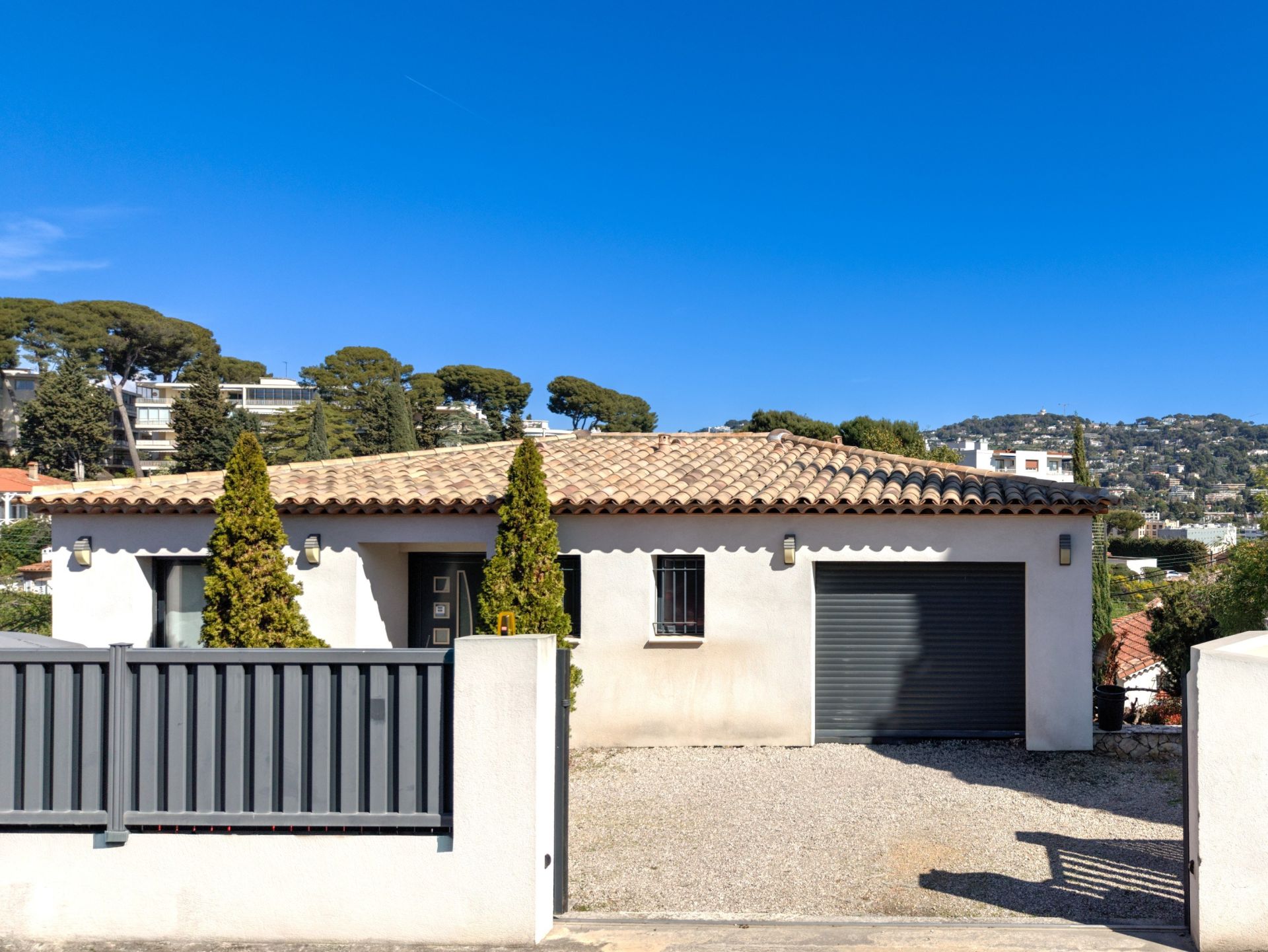 contemporary house 7 Rooms for sale on CANNES (06400)