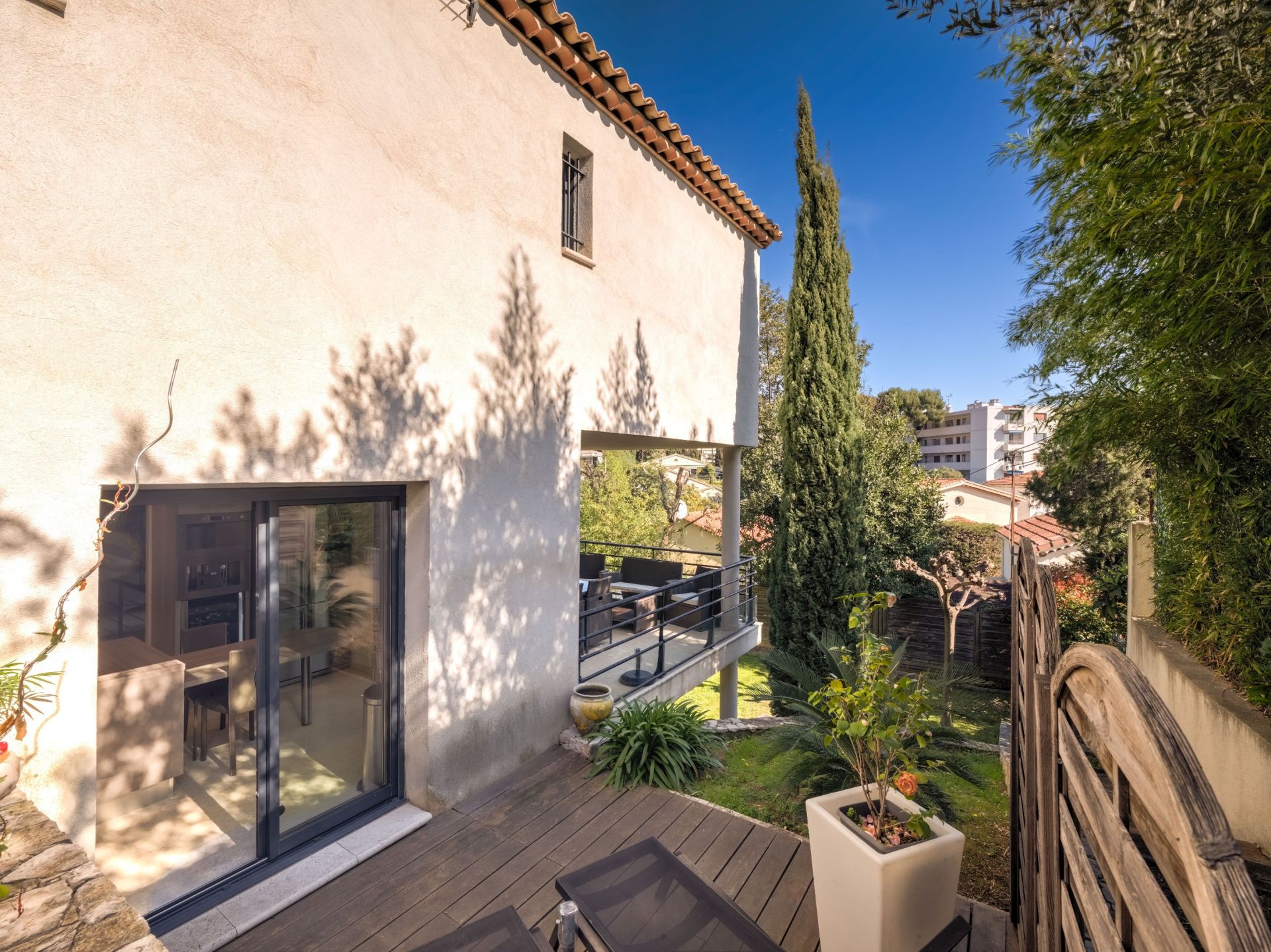 contemporary house 7 Rooms for sale on CANNES (06400)