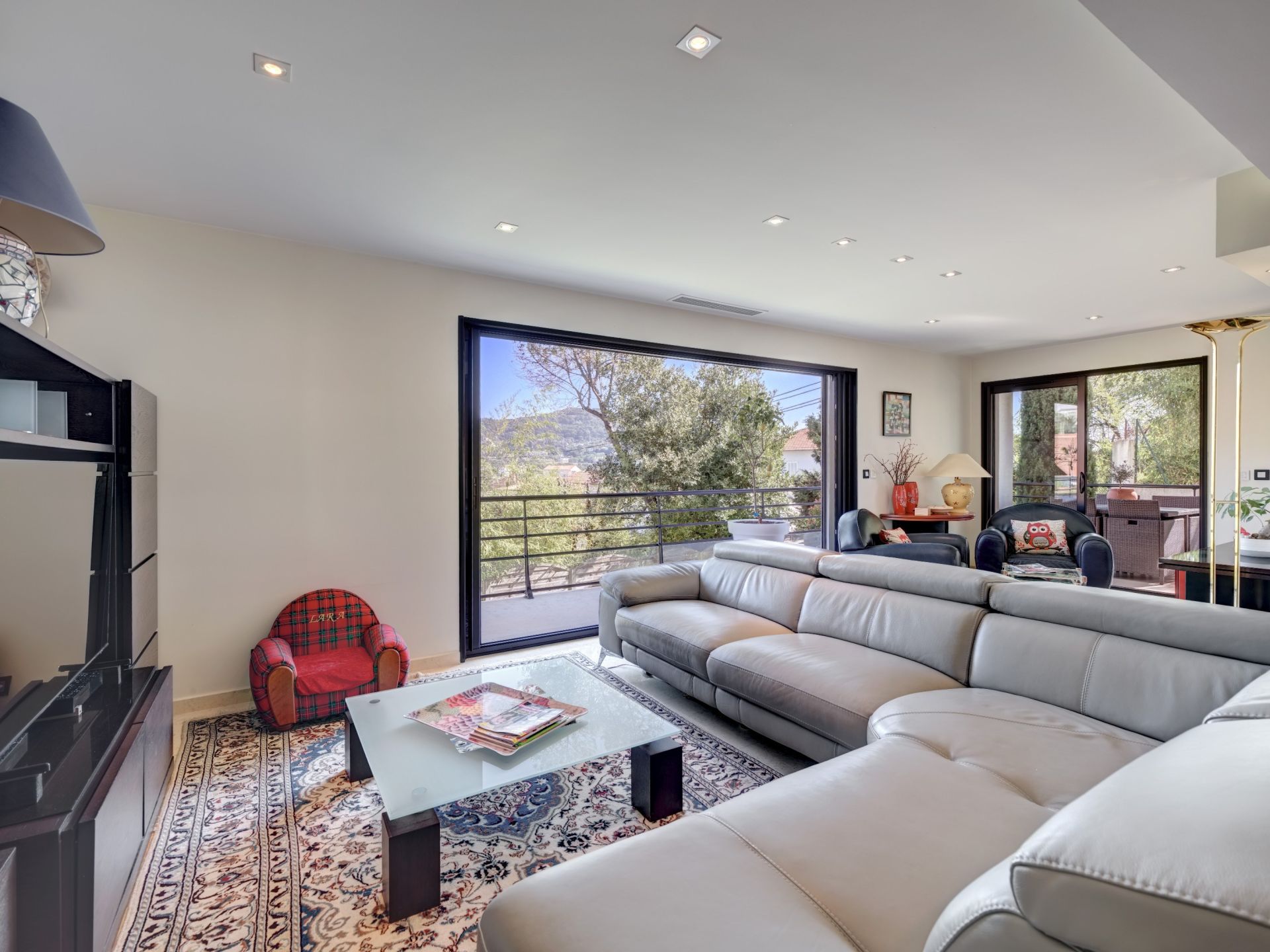 contemporary house 7 Rooms for sale on CANNES (06400)