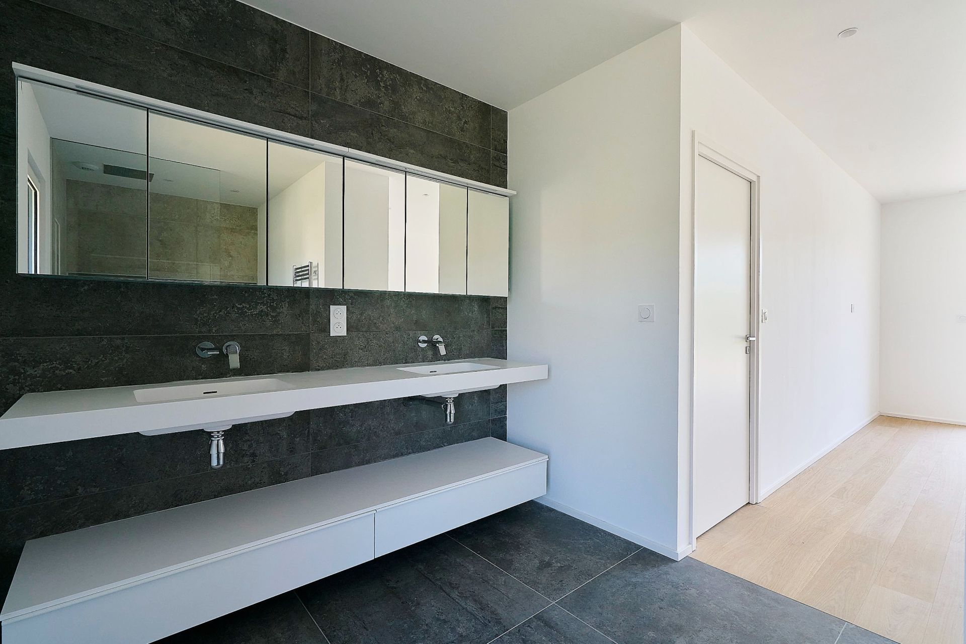luxury house 9 Rooms for sale on CROIX (59170)