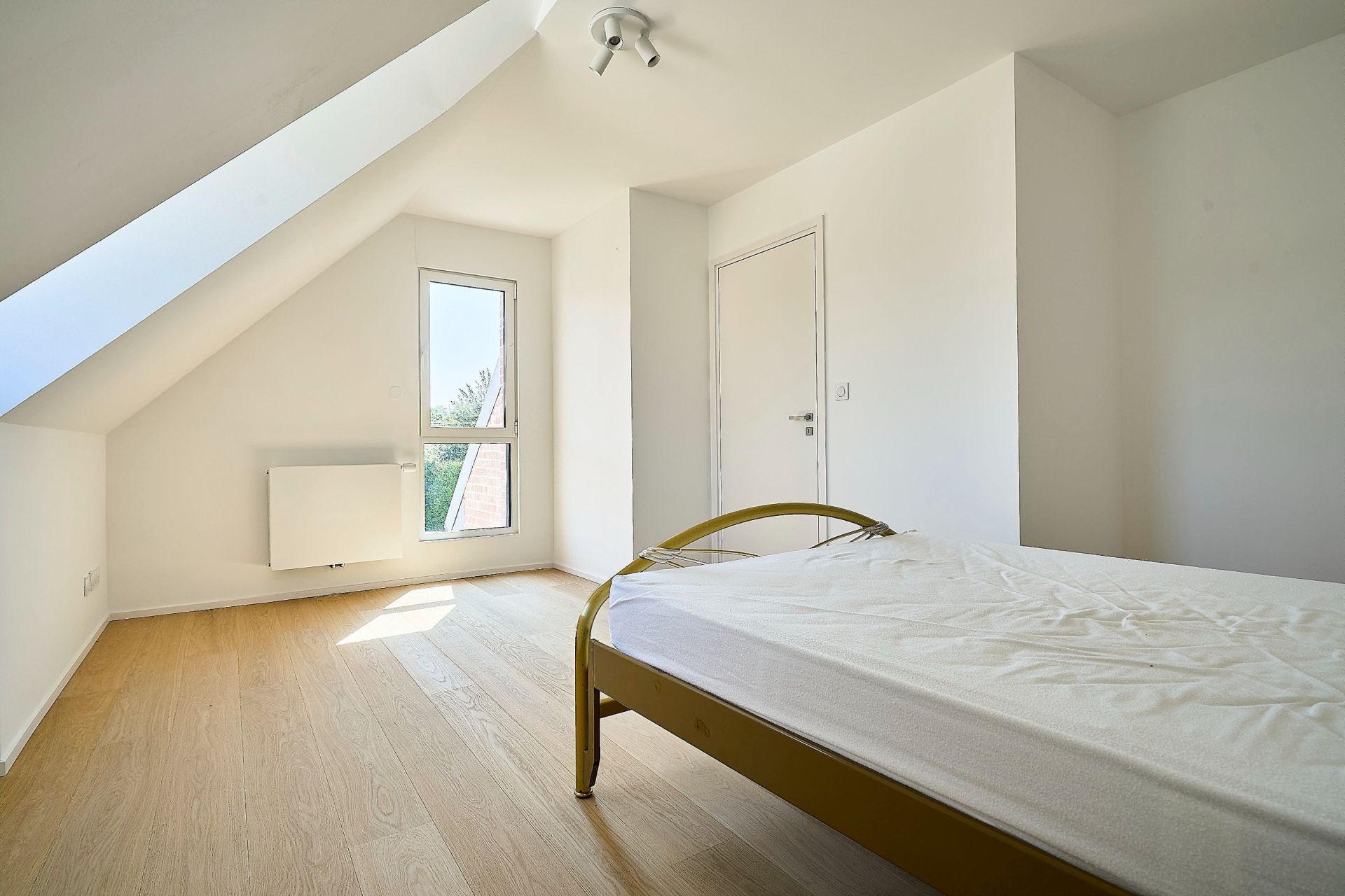 luxury house 9 Rooms for sale on CROIX (59170)