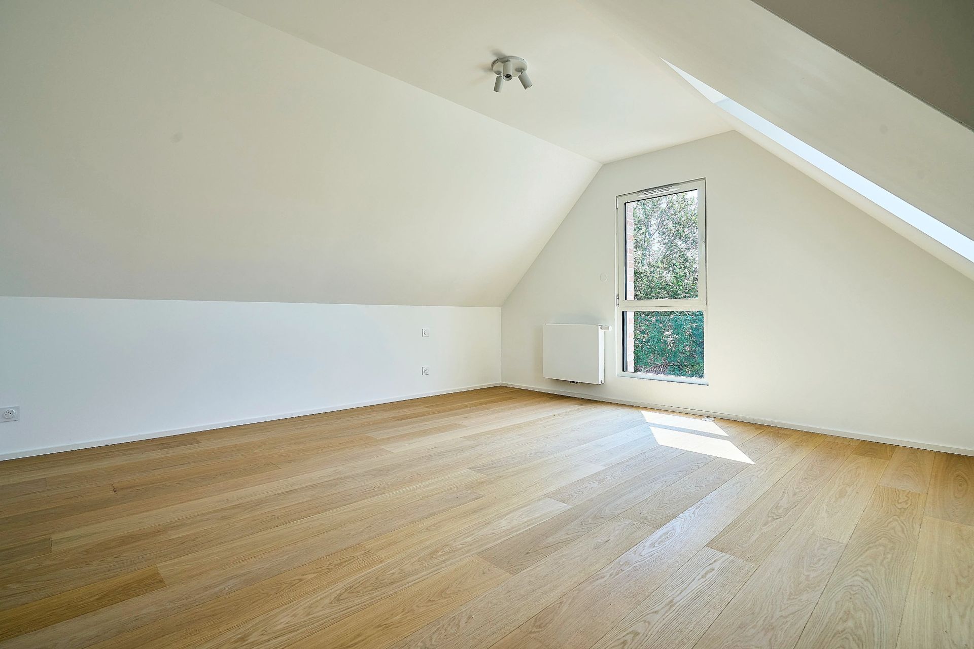 luxury house 9 Rooms for sale on CROIX (59170)