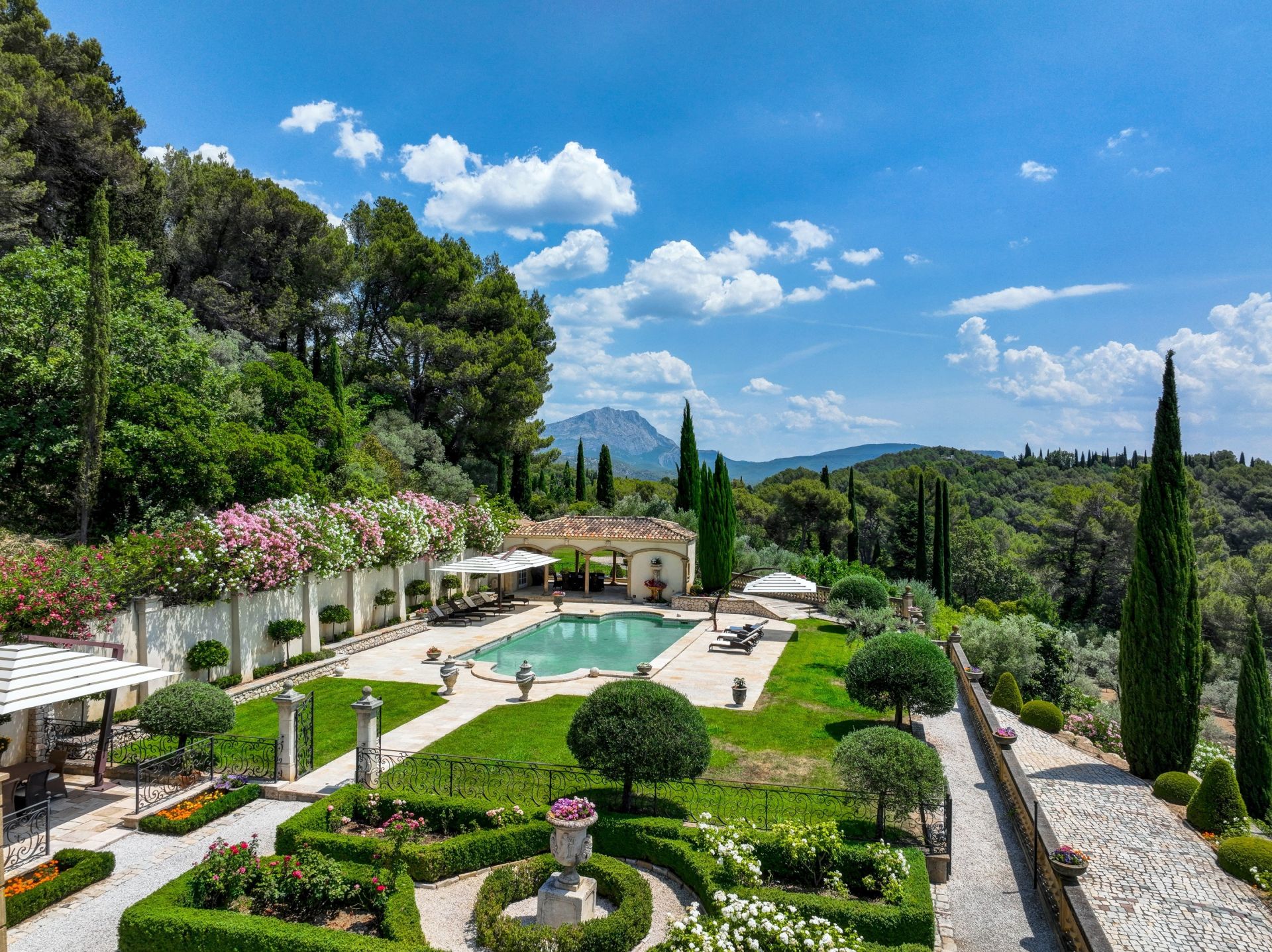 luxury house 13 Rooms for sale on AIX EN PROVENCE (13100)