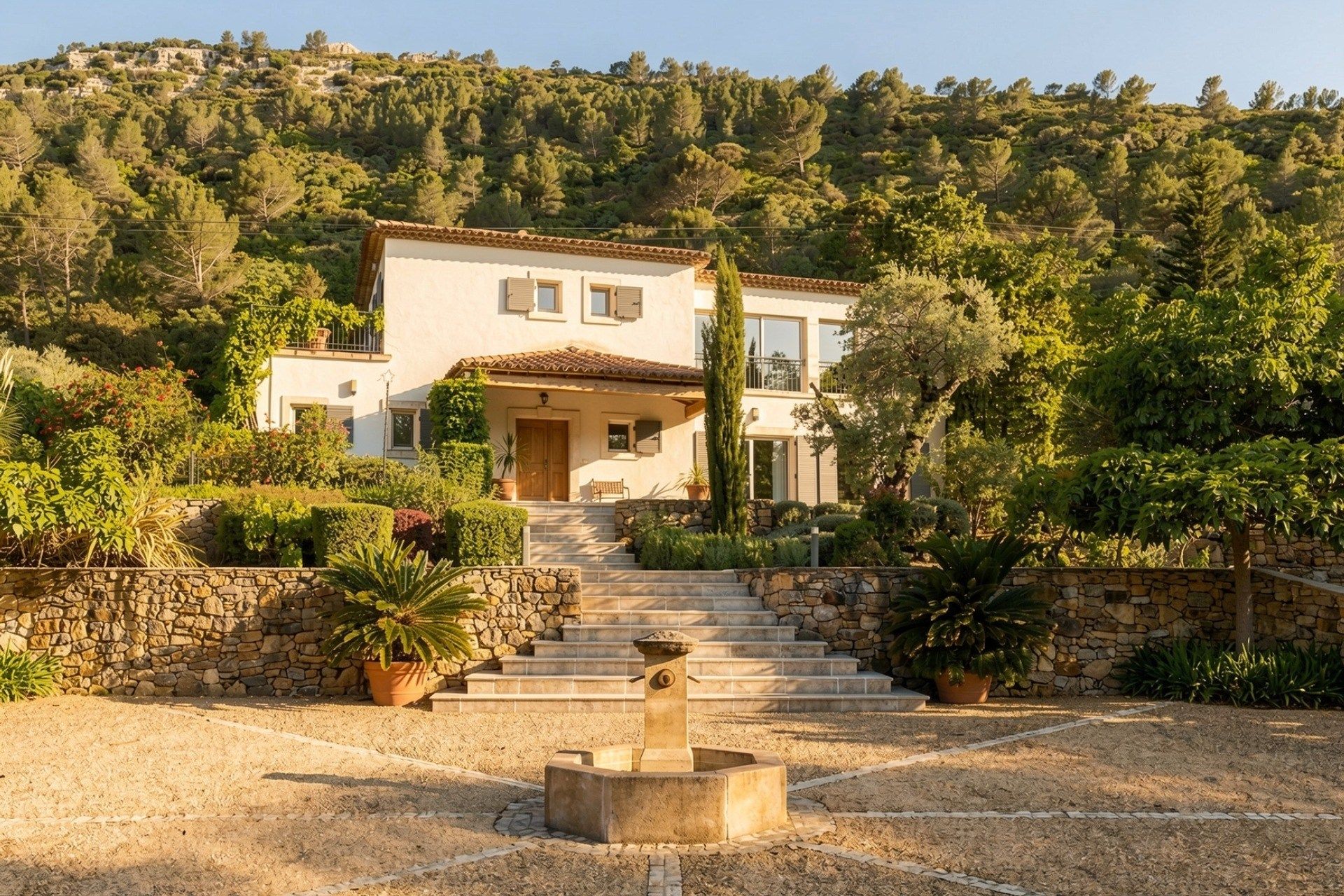 bastide 11 Pièces en vente sur SOLLIES TOUCAS (83210)