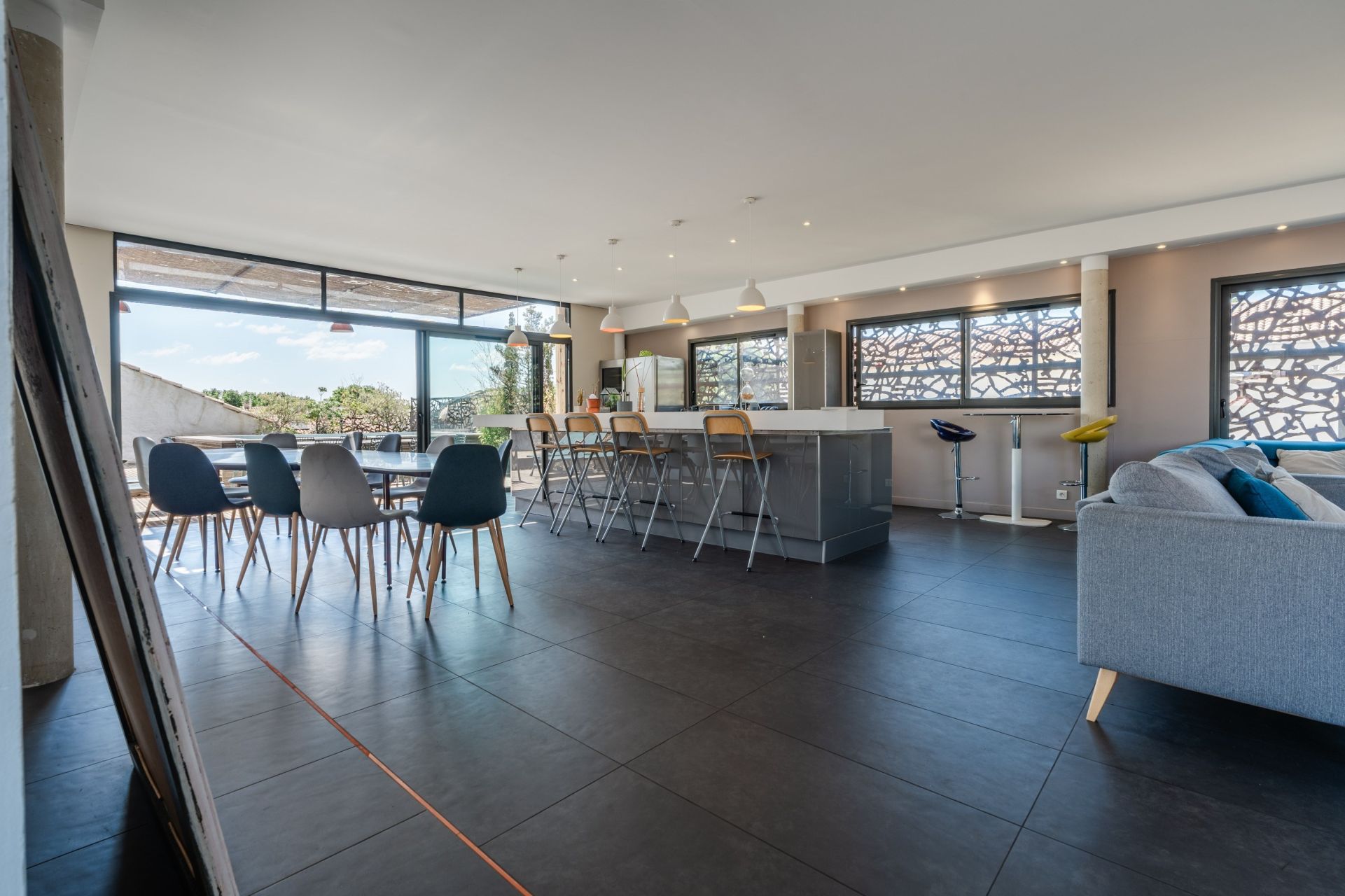 luxury apartment 7 Rooms for sale on NARBONNE (11100)