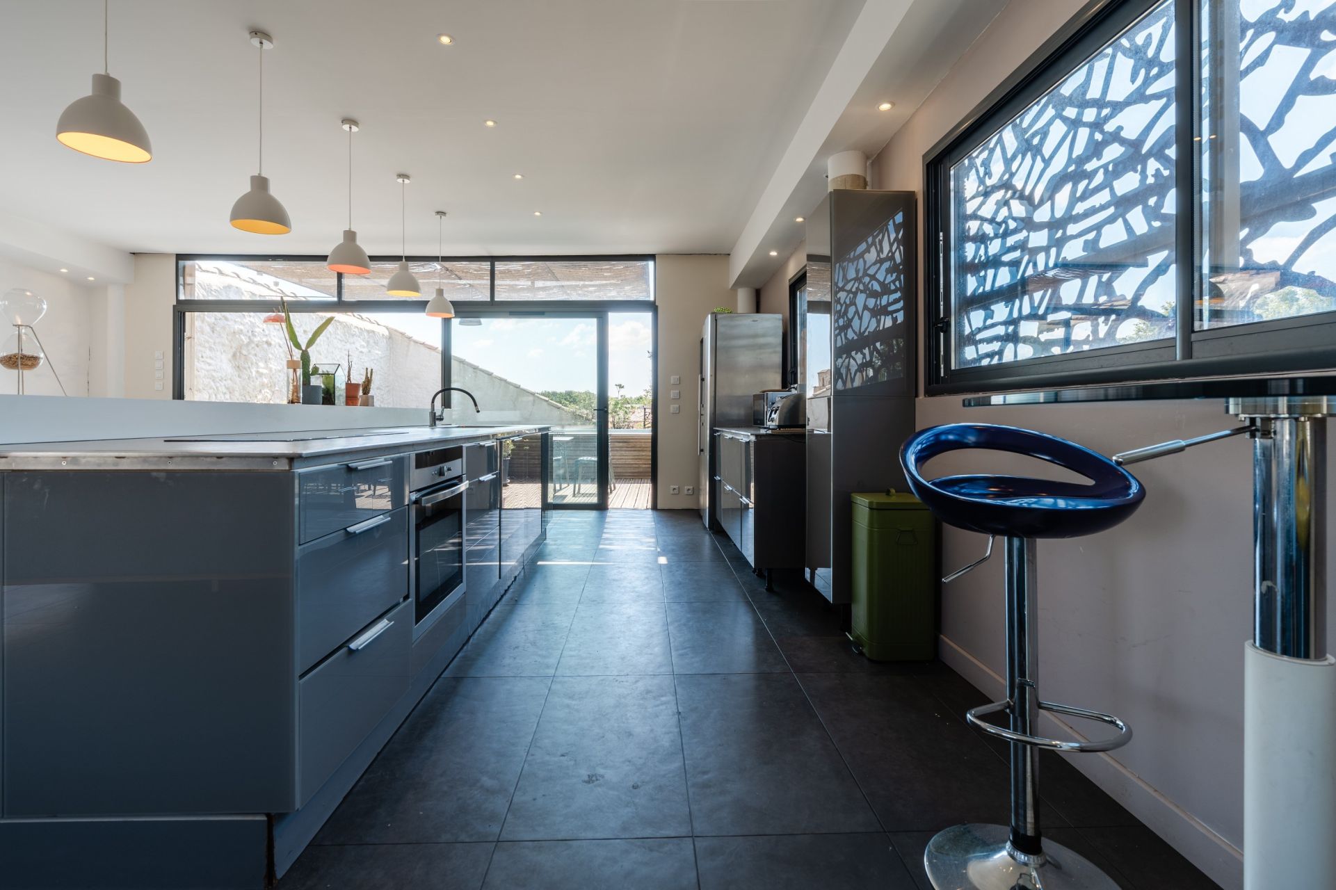 luxury apartment 7 Rooms for sale on NARBONNE (11100)