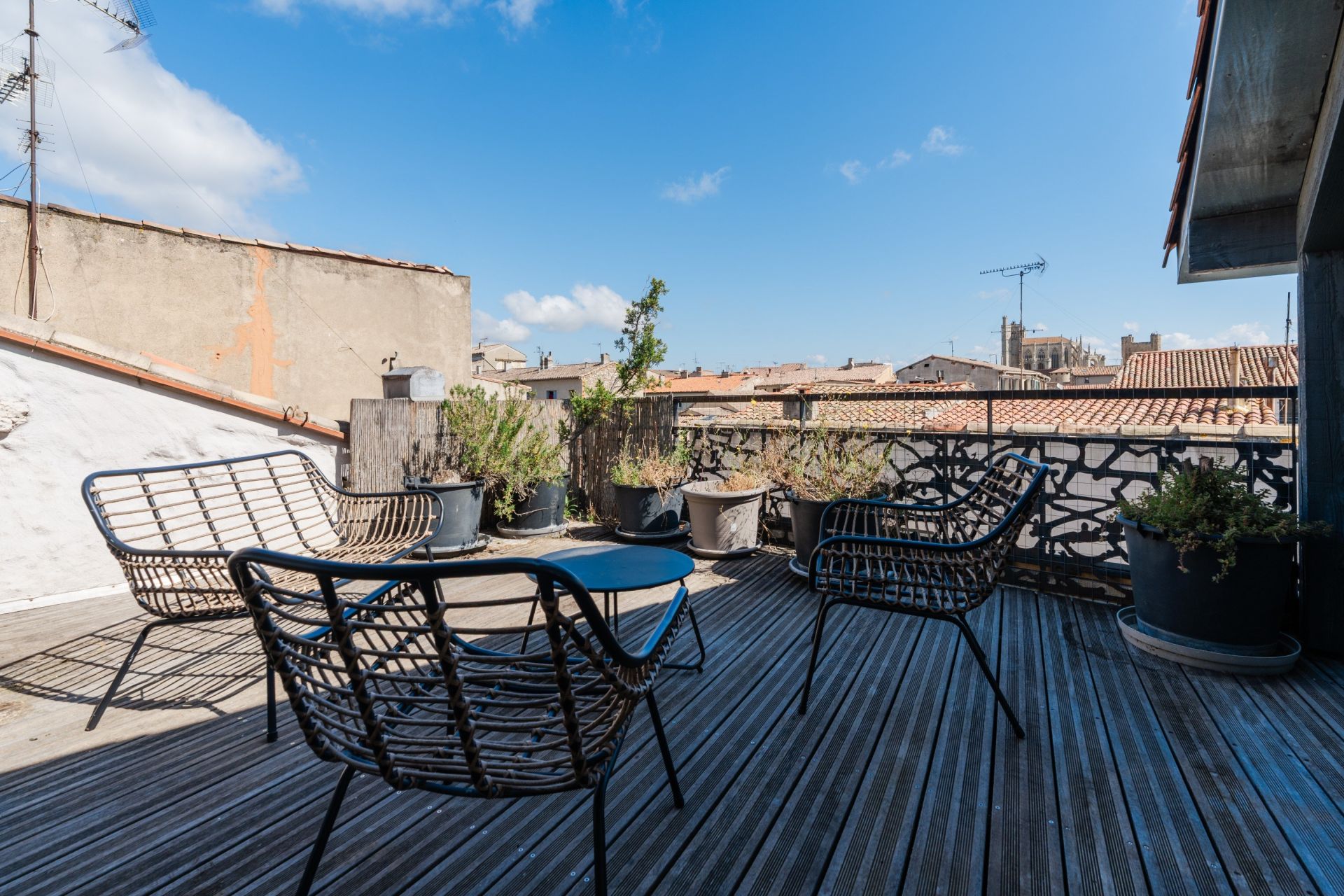 luxury apartment 7 Rooms for sale on NARBONNE (11100)
