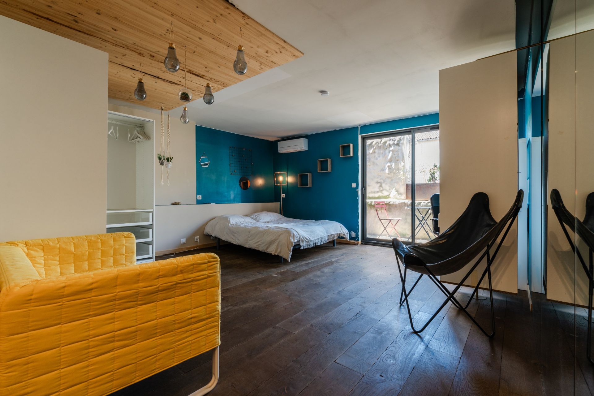 luxury apartment 7 Rooms for sale on NARBONNE (11100)