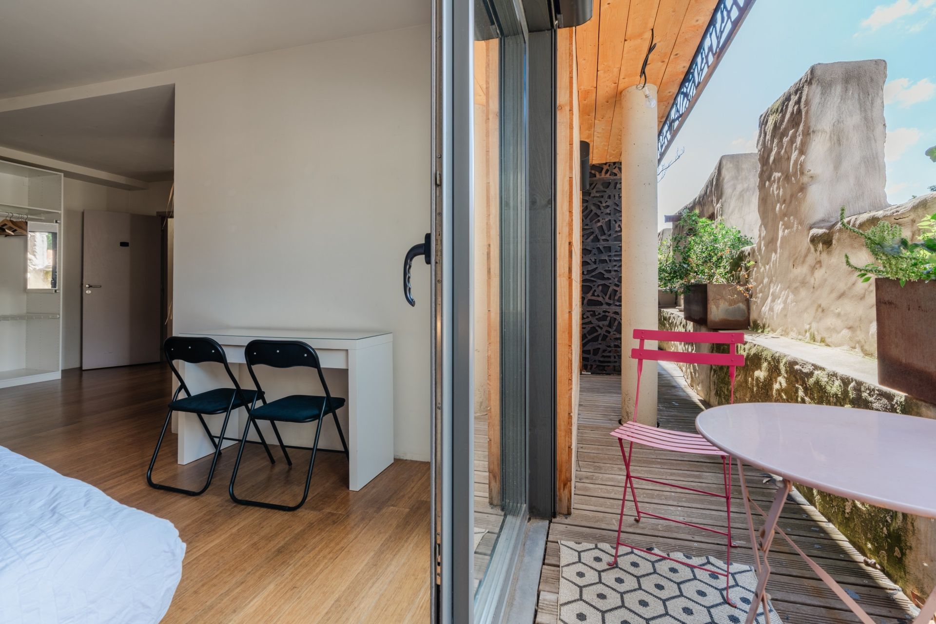 luxury apartment 7 Rooms for sale on NARBONNE (11100)