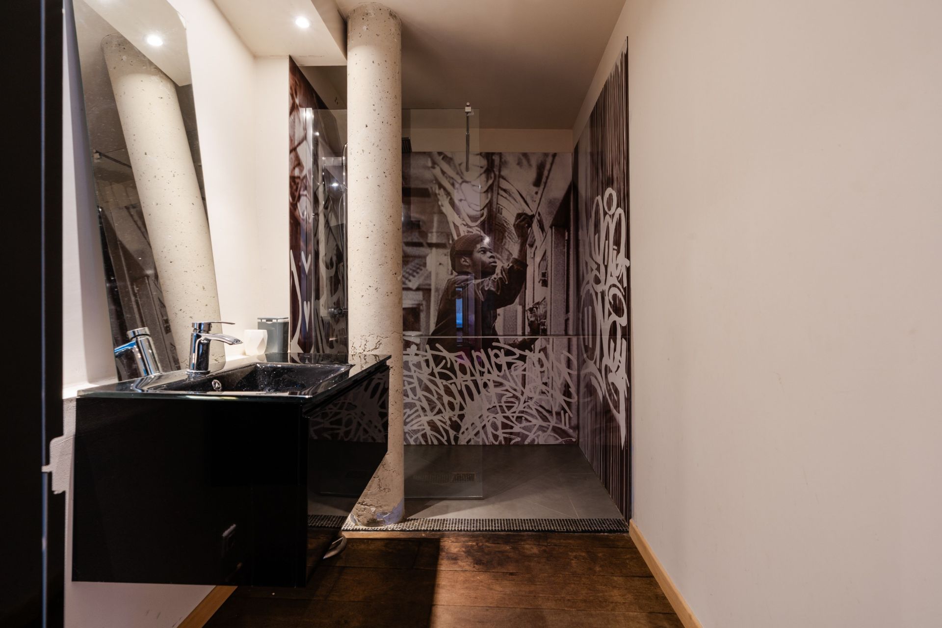 luxury apartment 7 Rooms for sale on NARBONNE (11100)