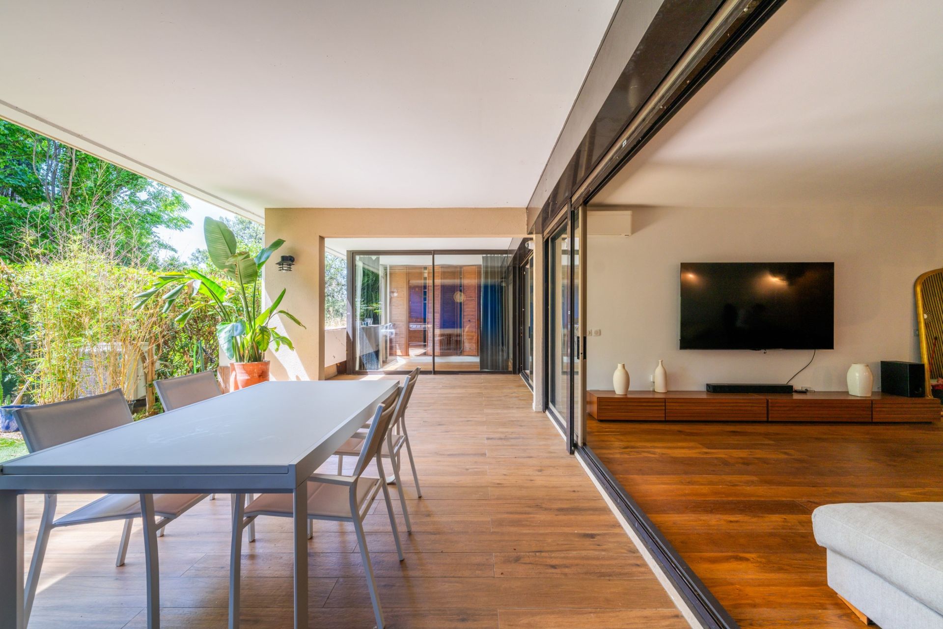 luxury apartment 3 Rooms for sale on MARSEILLE (13007)