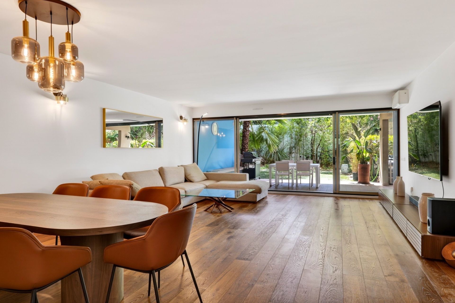 luxury apartment 3 Rooms for sale on MARSEILLE (13007)