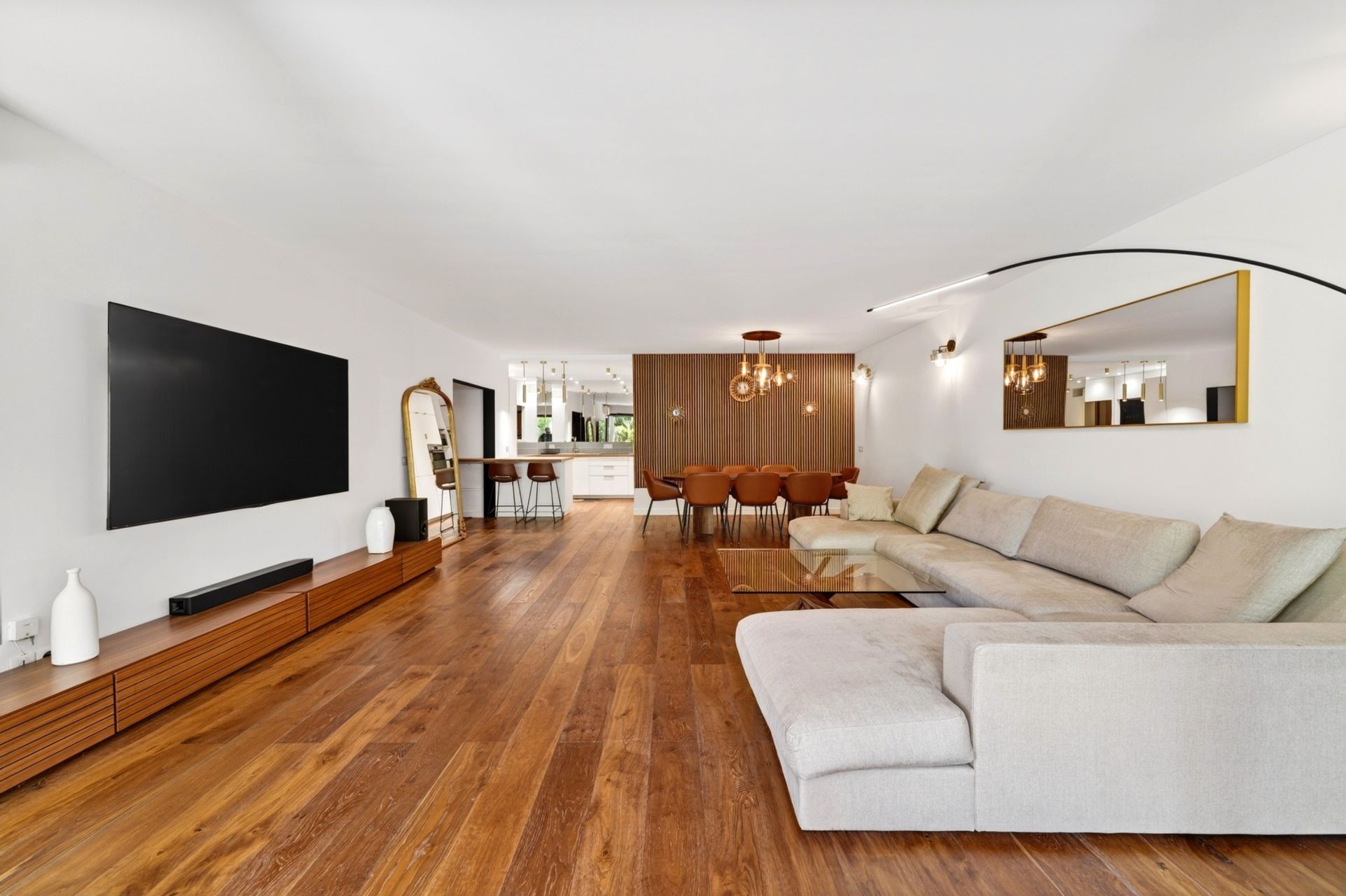 luxury apartment 3 Rooms for sale on MARSEILLE (13007)