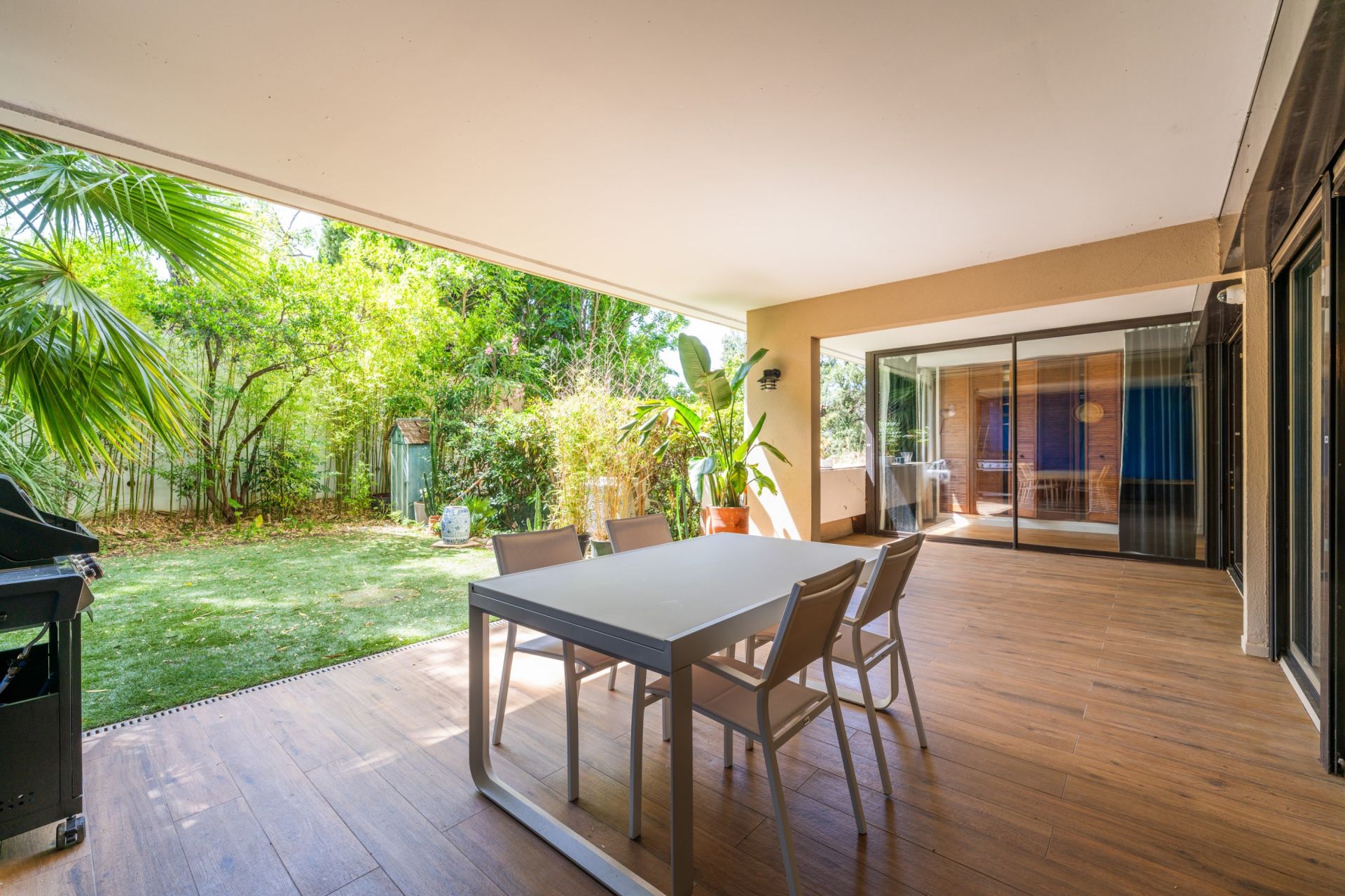 luxury apartment 3 Rooms for sale on MARSEILLE (13007)
