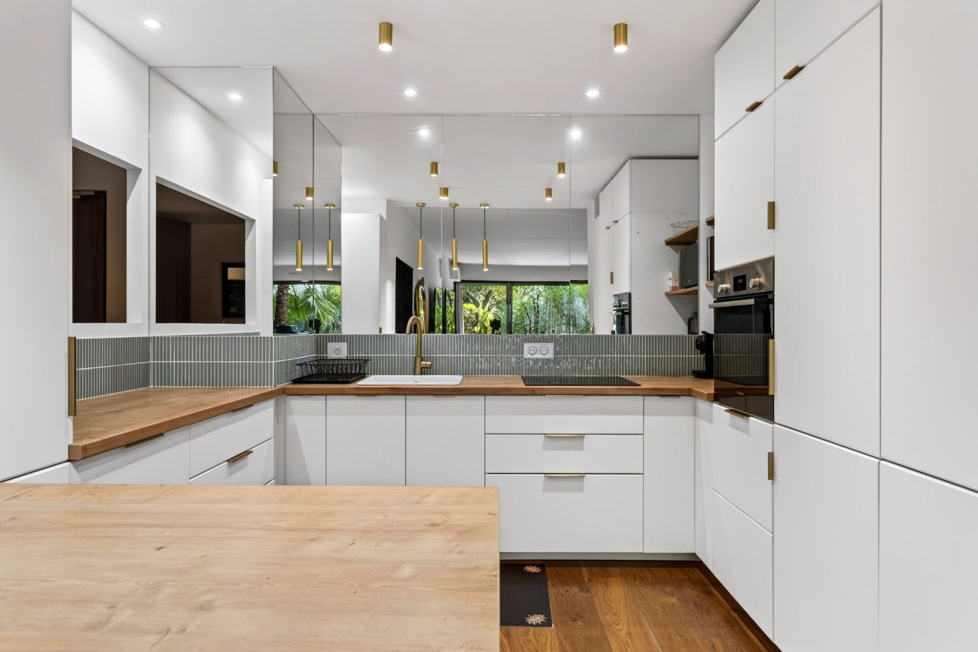 luxury apartment 3 Rooms for sale on MARSEILLE (13007)