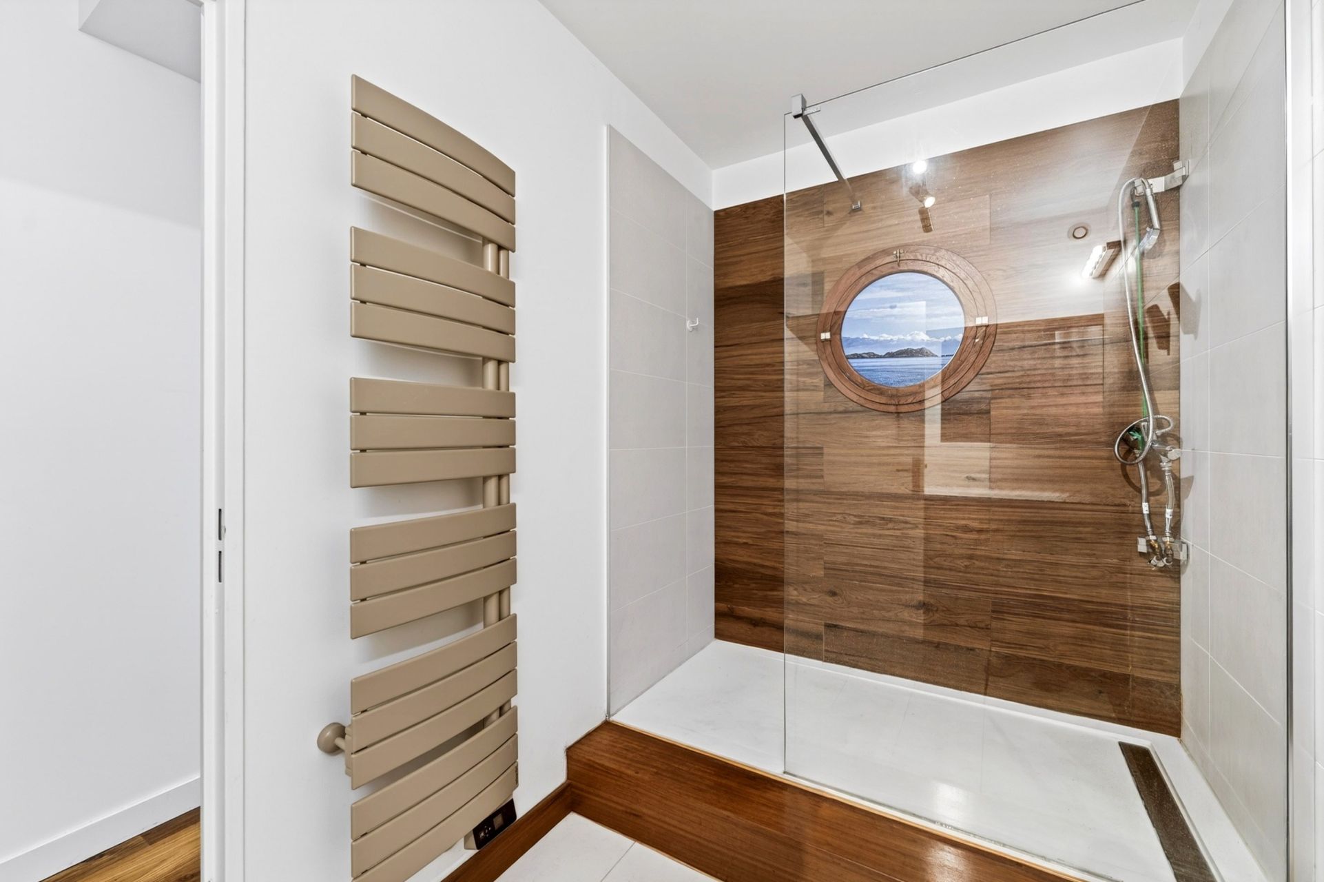 luxury apartment 3 Rooms for sale on MARSEILLE (13007)