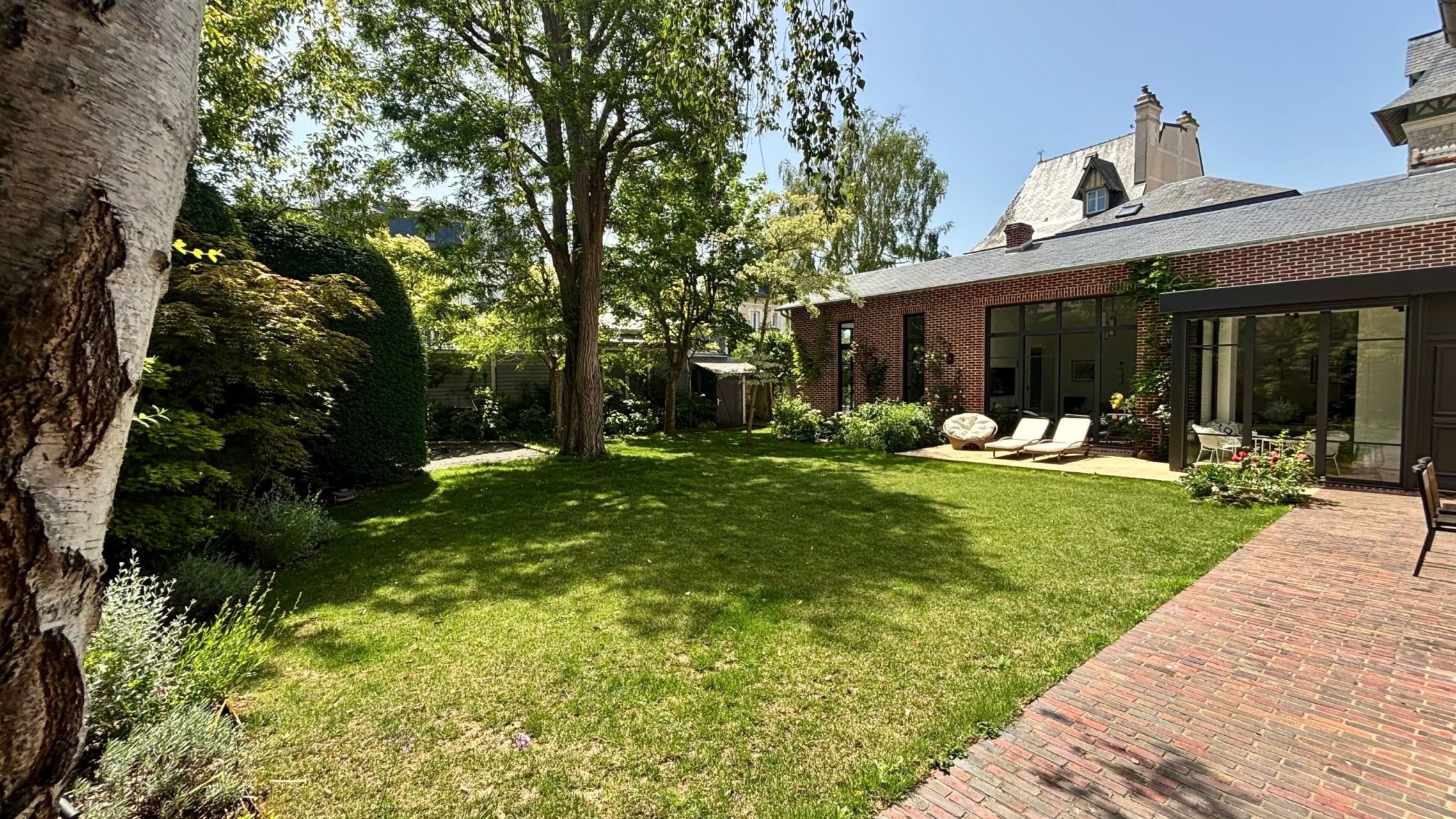 luxury house 8 Rooms for sale on DEAUVILLE (14800)