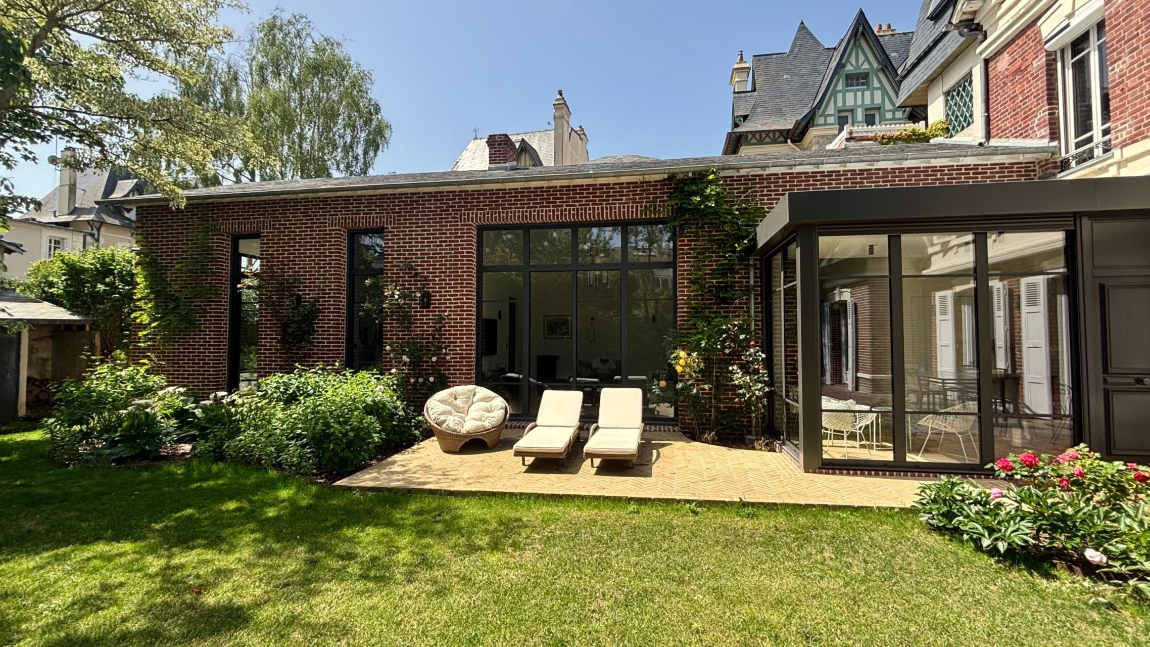 luxury house 8 Rooms for sale on DEAUVILLE (14800)