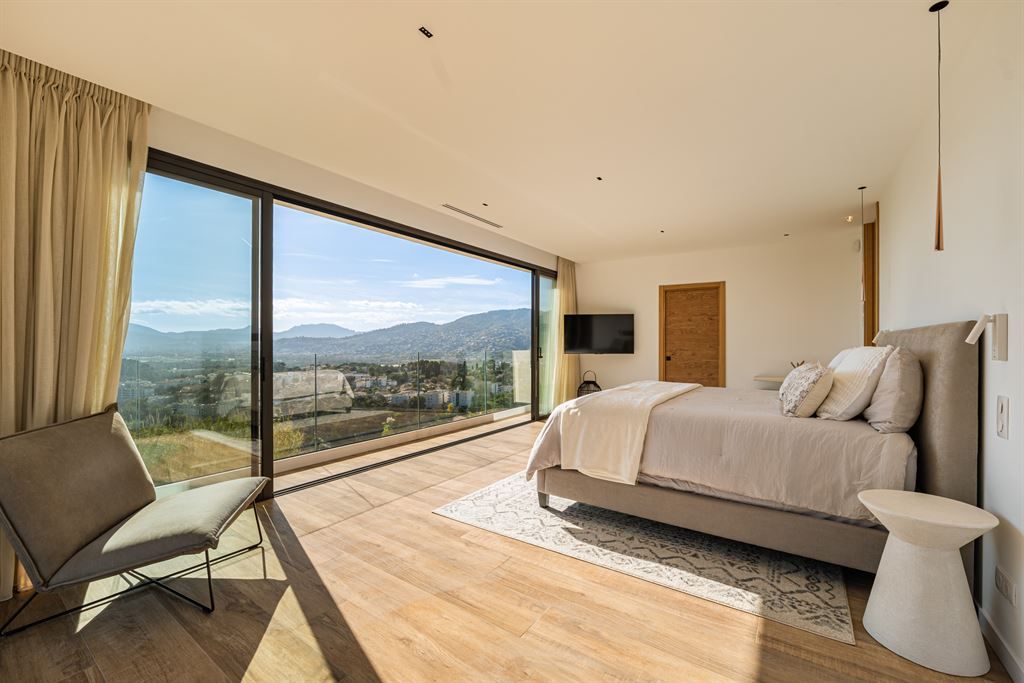 luxury villa 10 Rooms for sale on MOUGINS (06250)