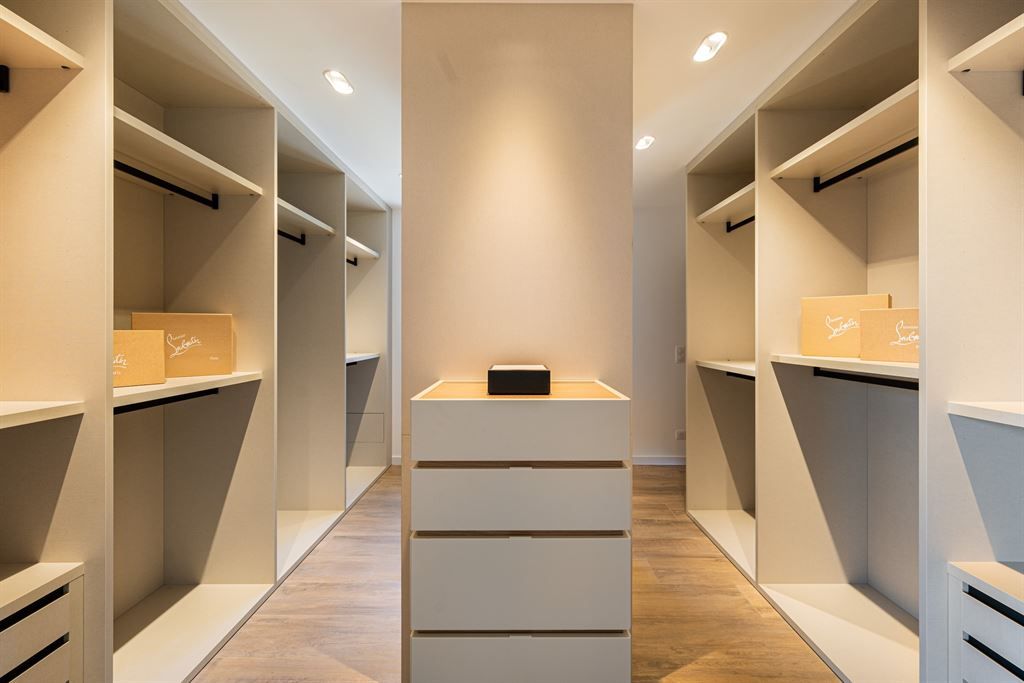 luxury villa 10 Rooms for sale on MOUGINS (06250)