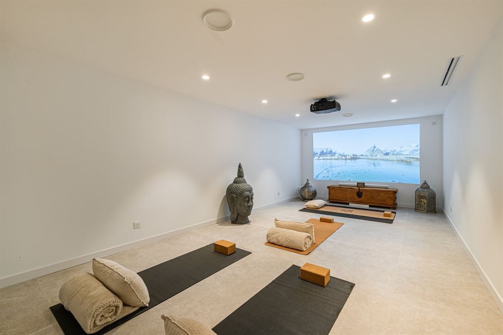 luxury villa 10 Rooms for sale on MOUGINS (06250)