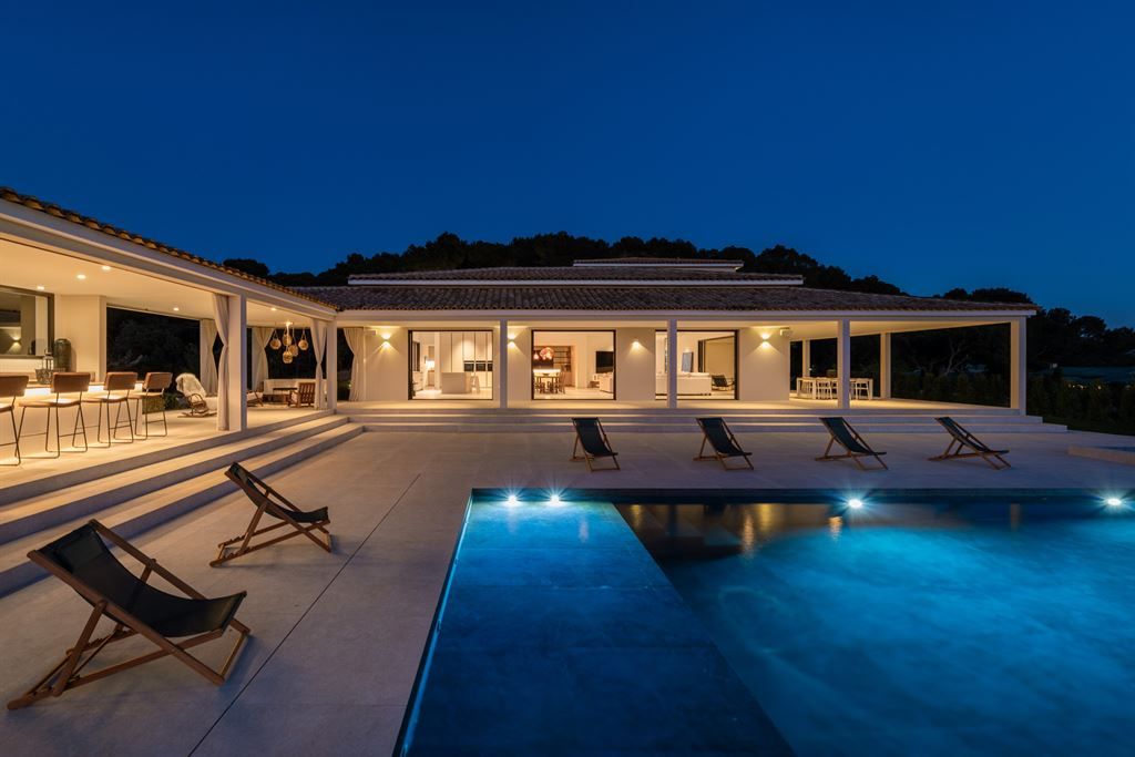 luxury villa 10 Rooms for sale on MOUGINS (06250)