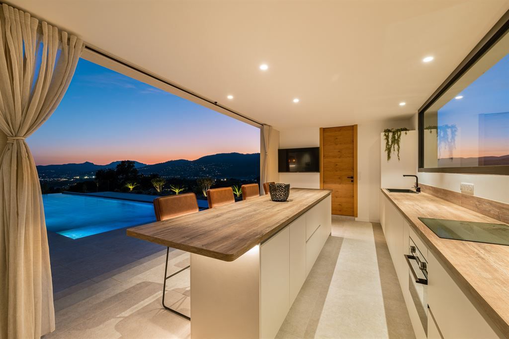 luxury villa 10 Rooms for sale on MOUGINS (06250)