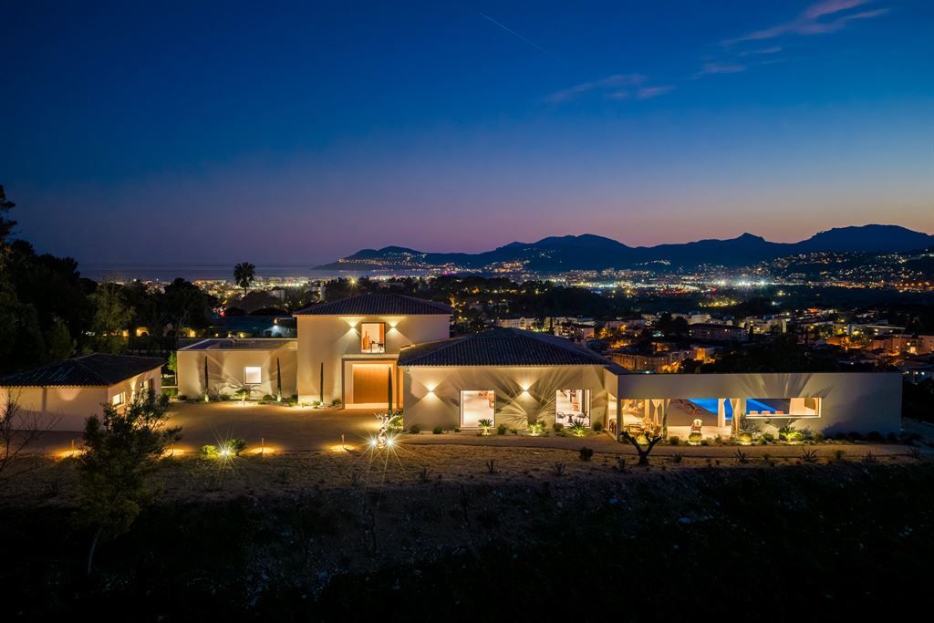 luxury villa 10 Rooms for sale on MOUGINS (06250)
