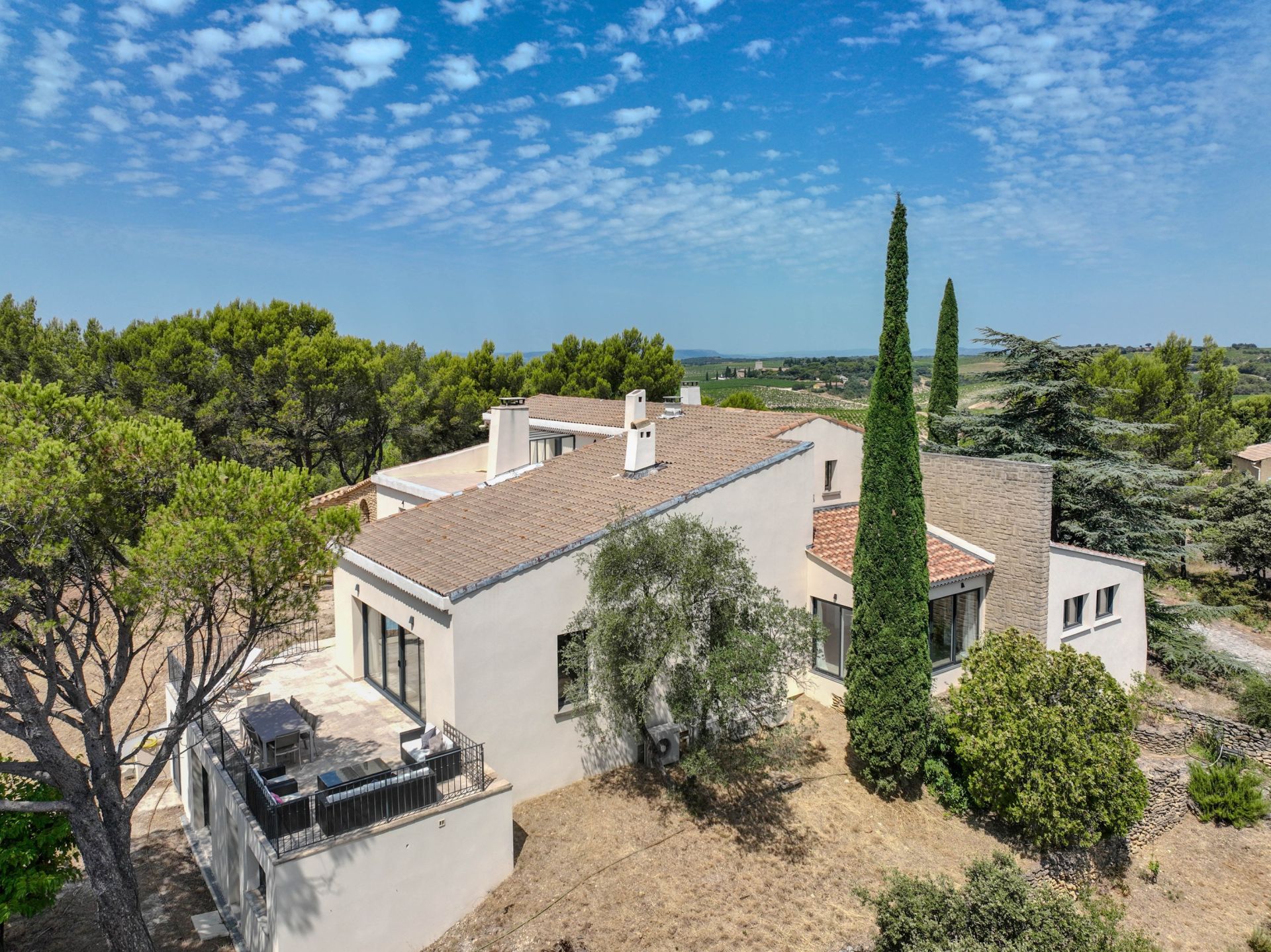 luxury house 10 Rooms for sale on CHATEAUNEUF DU PAPE (84230)