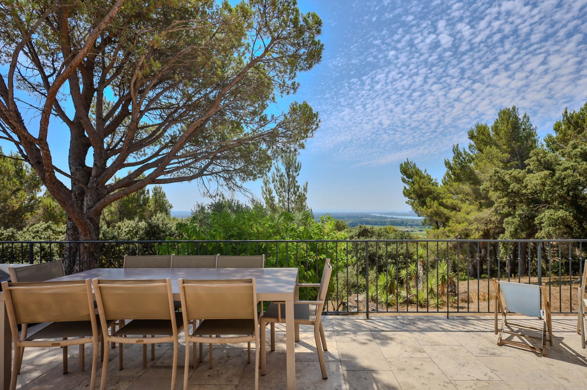 luxury house 10 Rooms for sale on CHATEAUNEUF DU PAPE (84230)