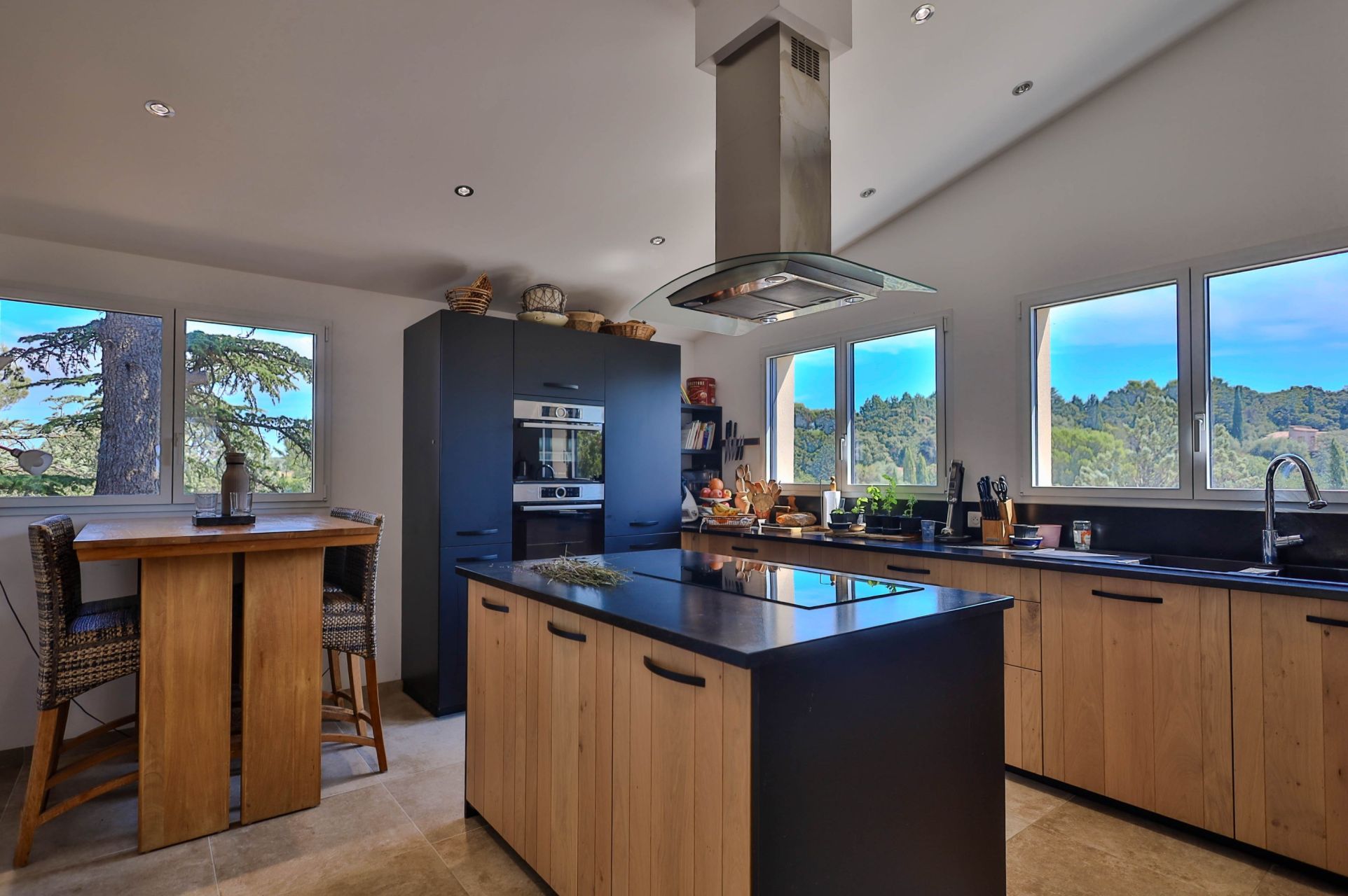 luxury house 10 Rooms for sale on CHATEAUNEUF DU PAPE (84230)