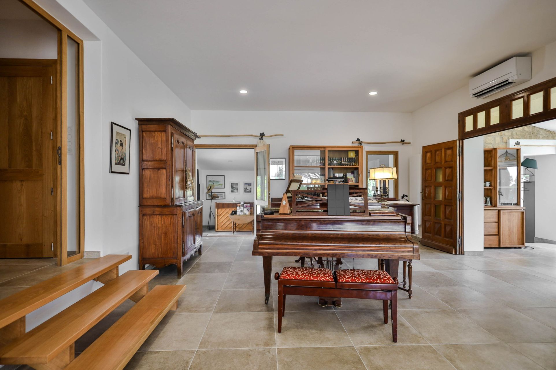 luxury house 10 Rooms for sale on CHATEAUNEUF DU PAPE (84230)