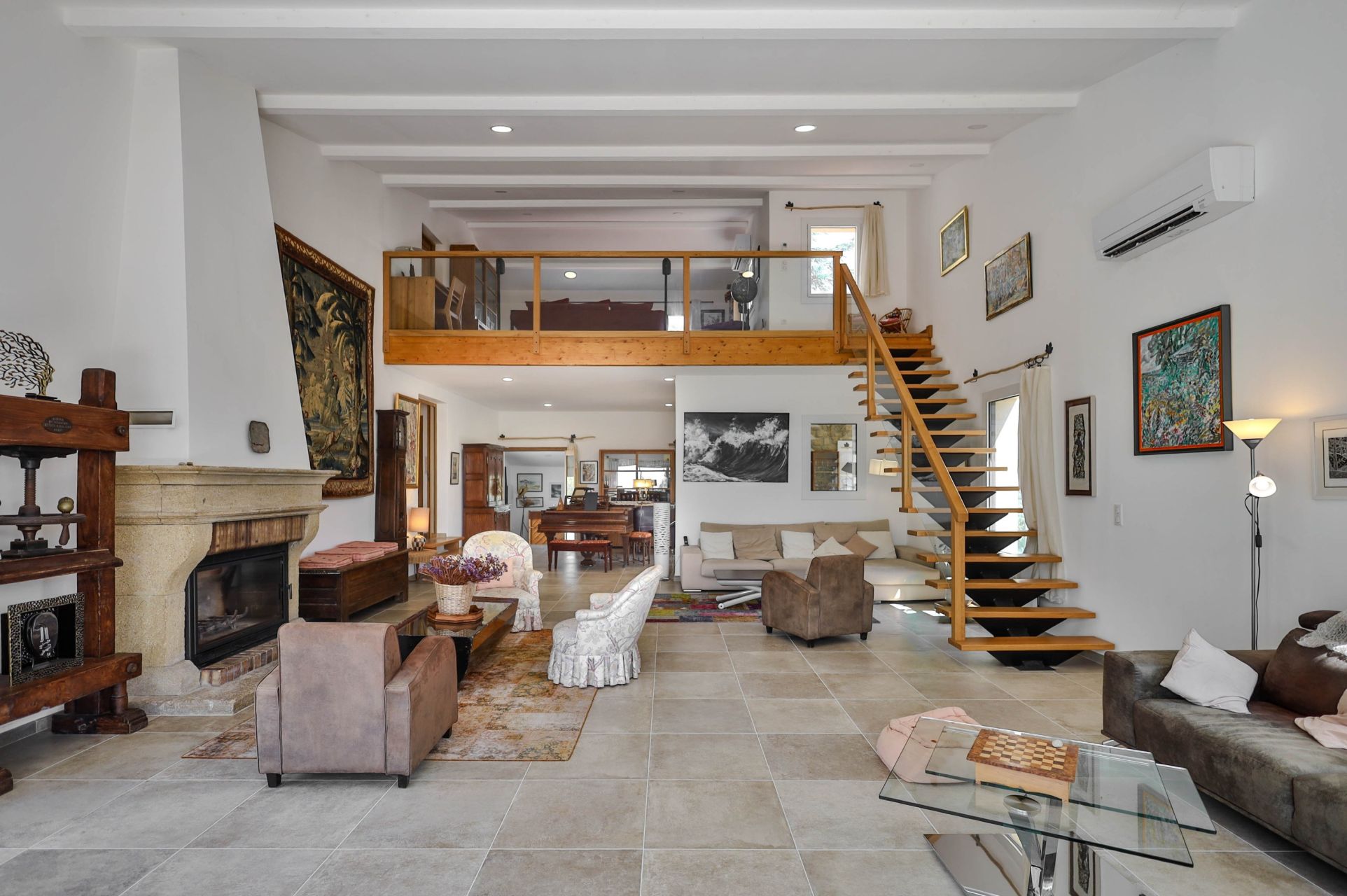 luxury house 10 Rooms for sale on CHATEAUNEUF DU PAPE (84230)